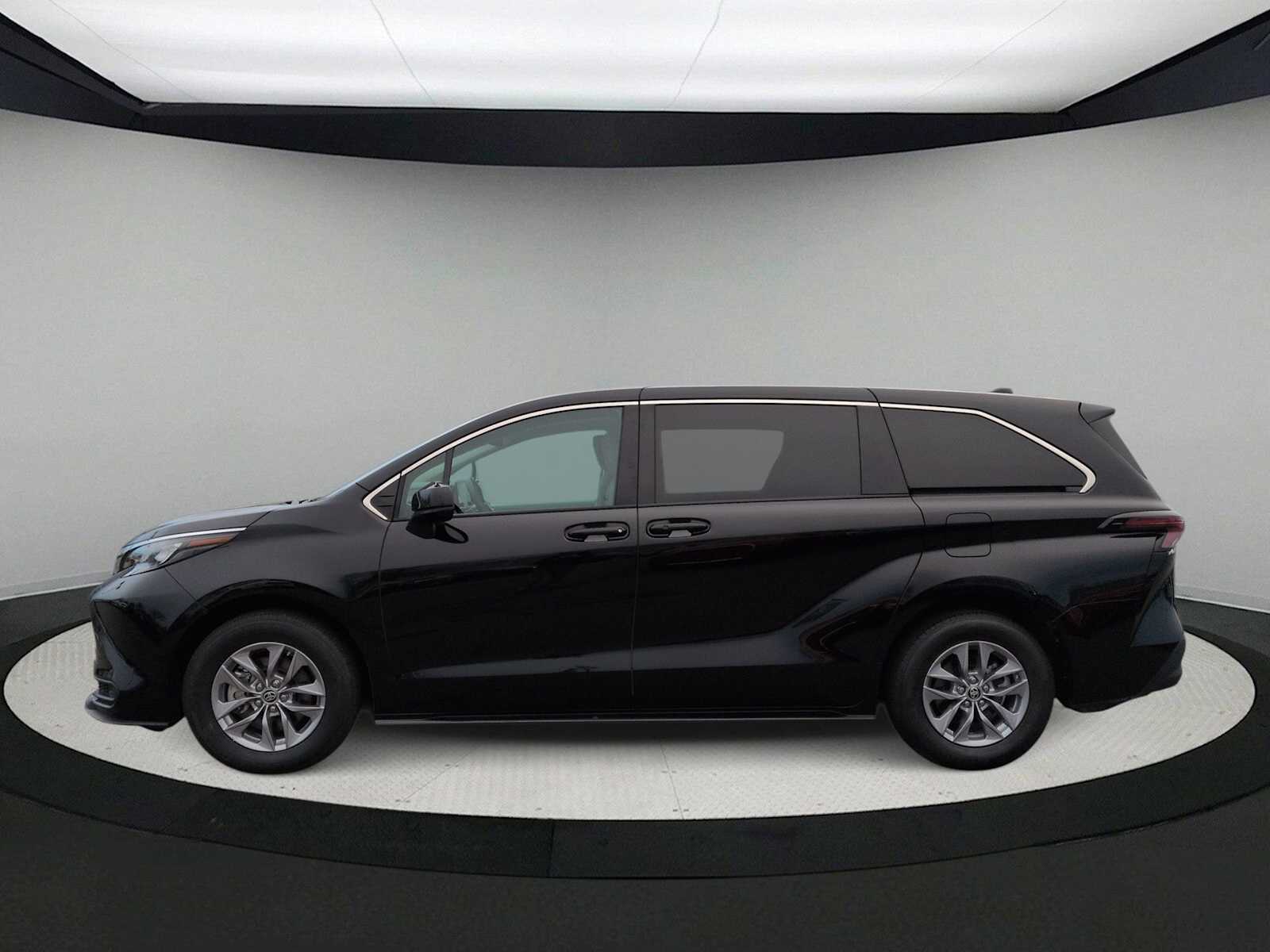 Thumbnail: 2024 Toyota Sienna - 5