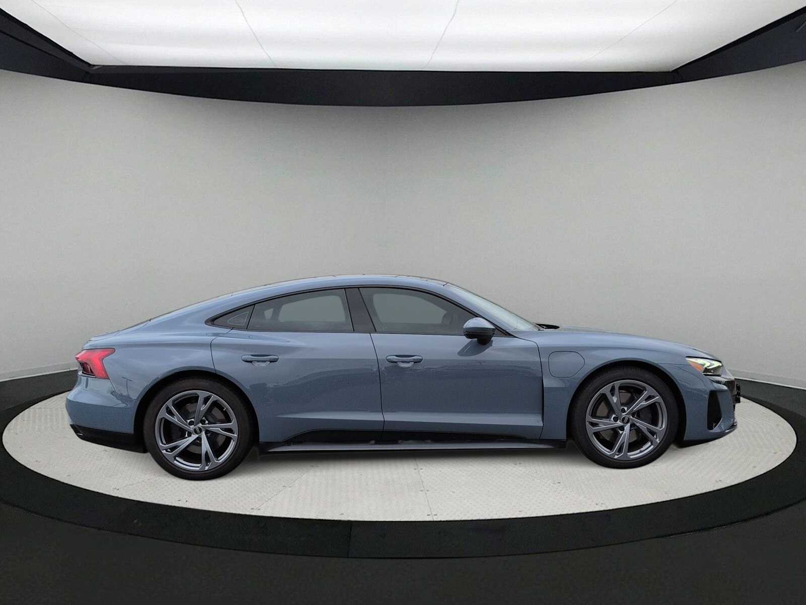 Thumbnail: 2023 Audi e-tron GT - 9