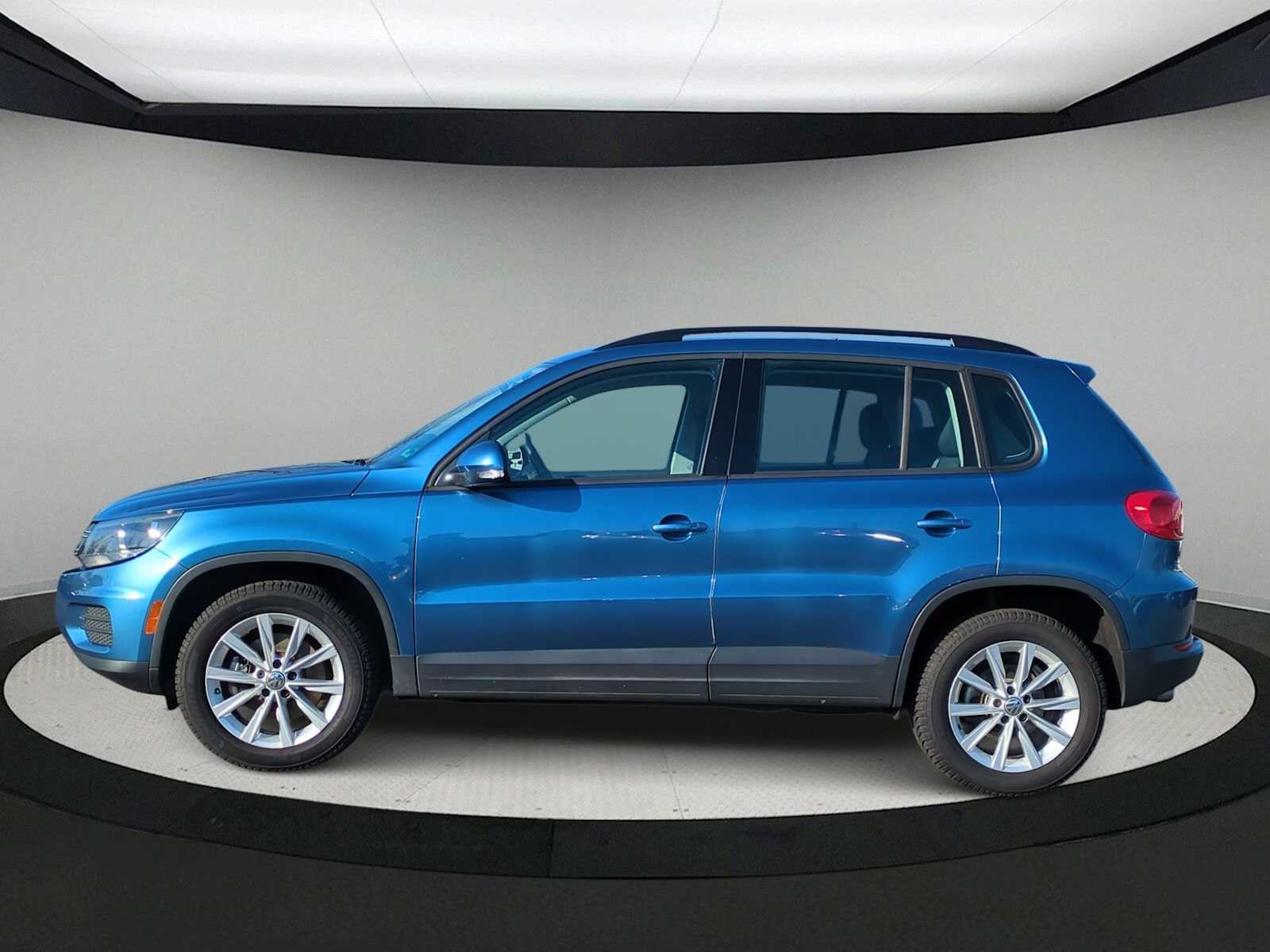 Thumbnail: 2017 Volkswagen Tiguan - 5