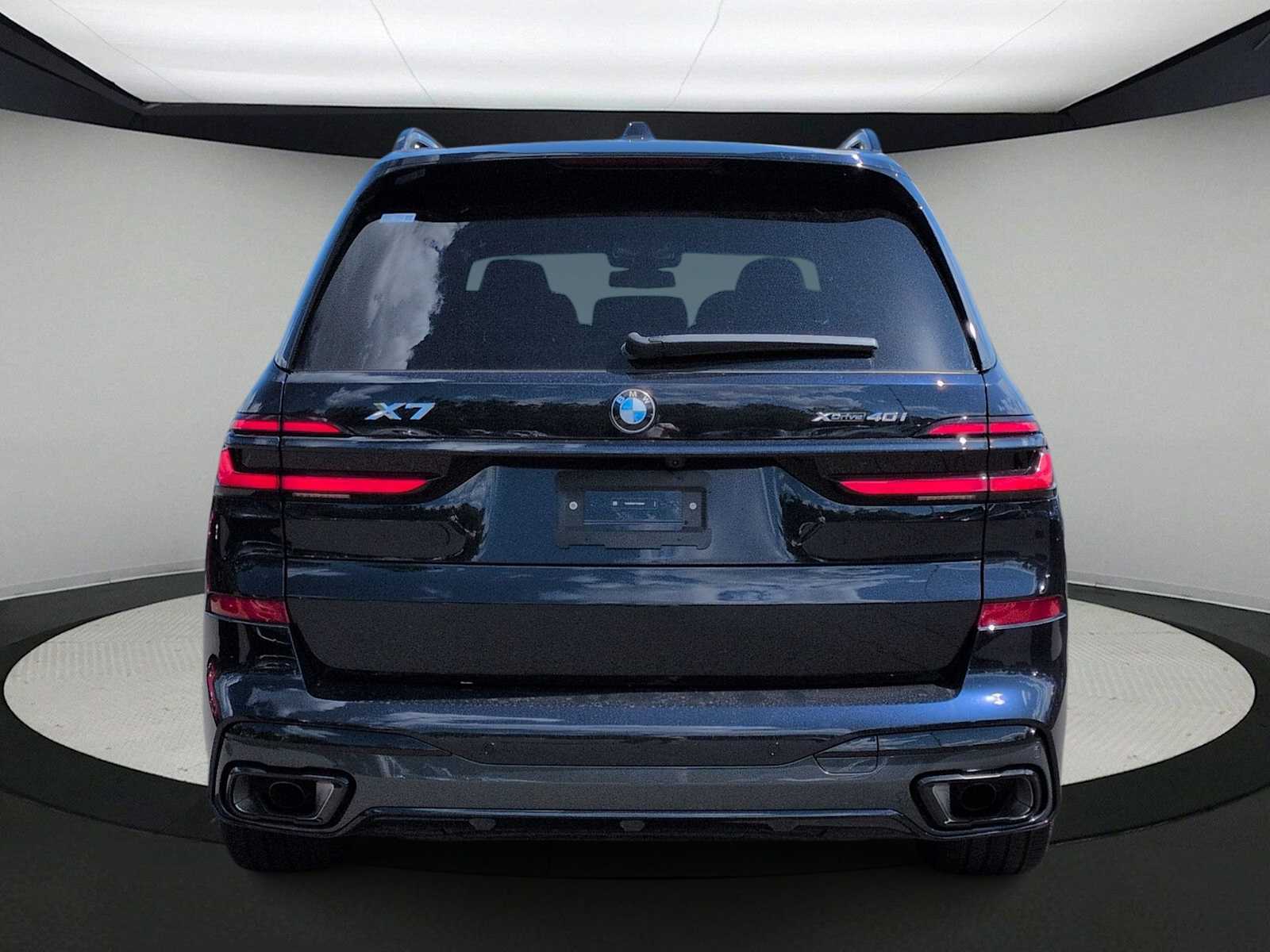 Thumbnail: 2027 BMW X7 - 7