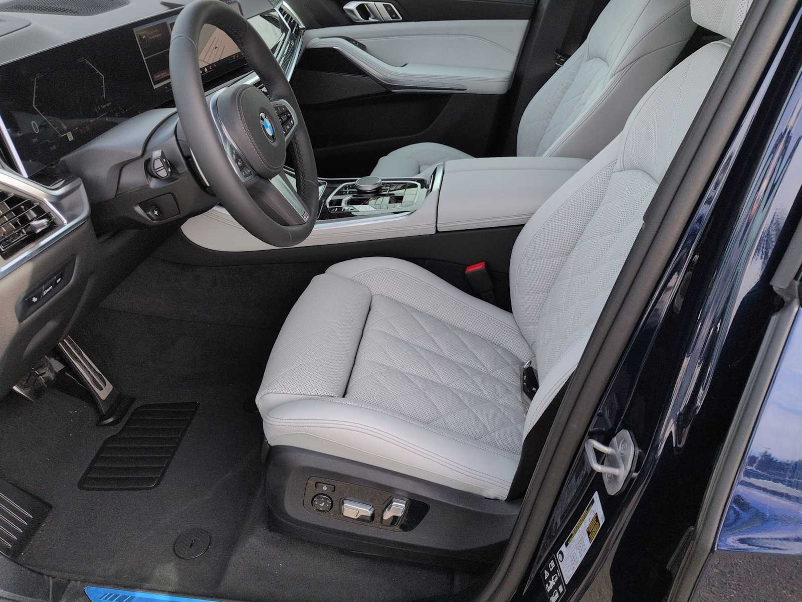 Thumbnail: 2026 BMW X5 - 17