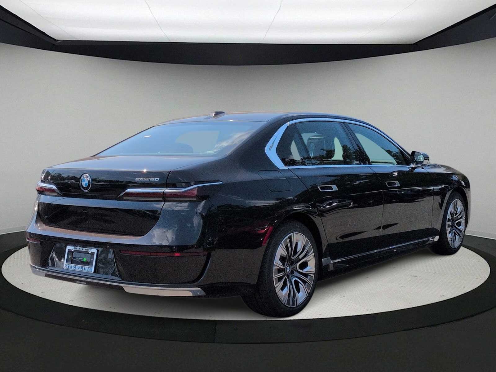 Thumbnail: 2026 BMW i7 - 8