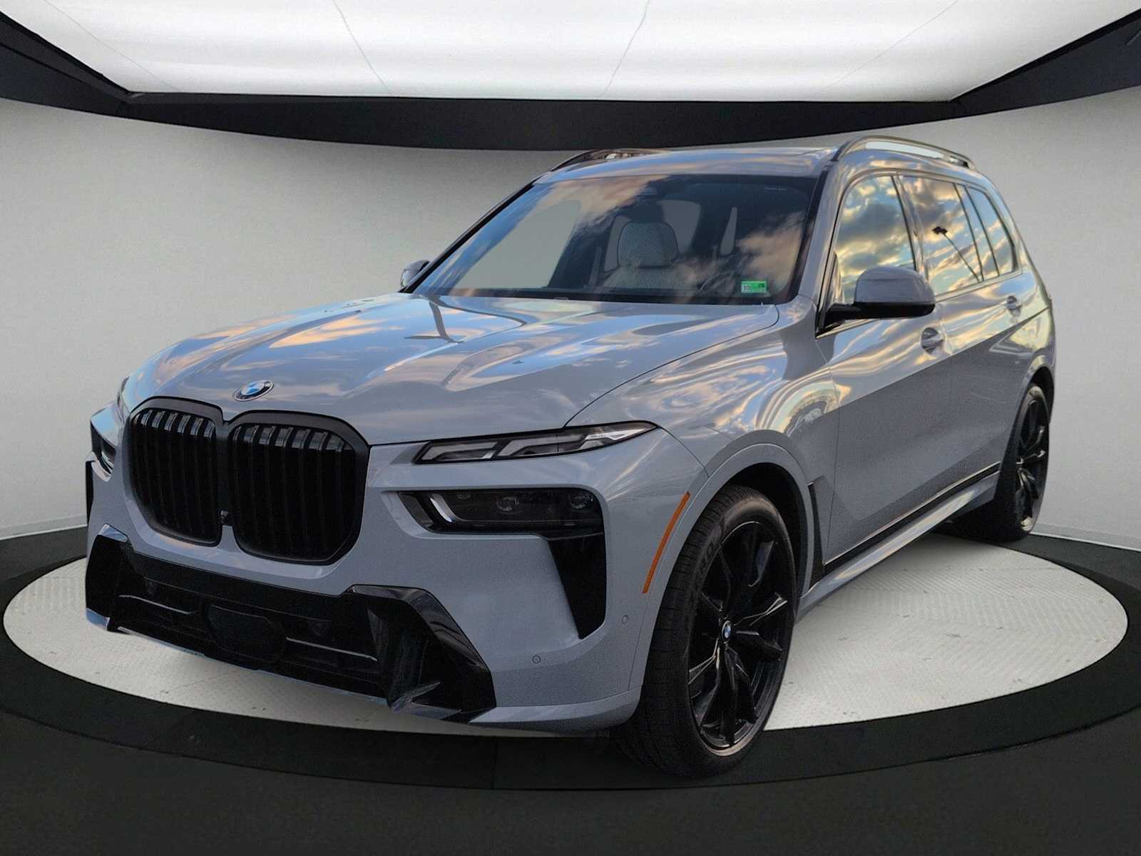 Thumbnail: 2023 BMW X7 - 4
