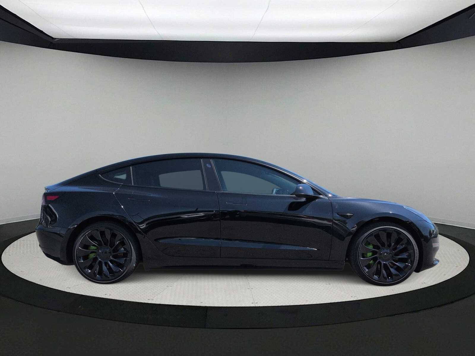 Thumbnail: 2022 Tesla Model 3 - 9