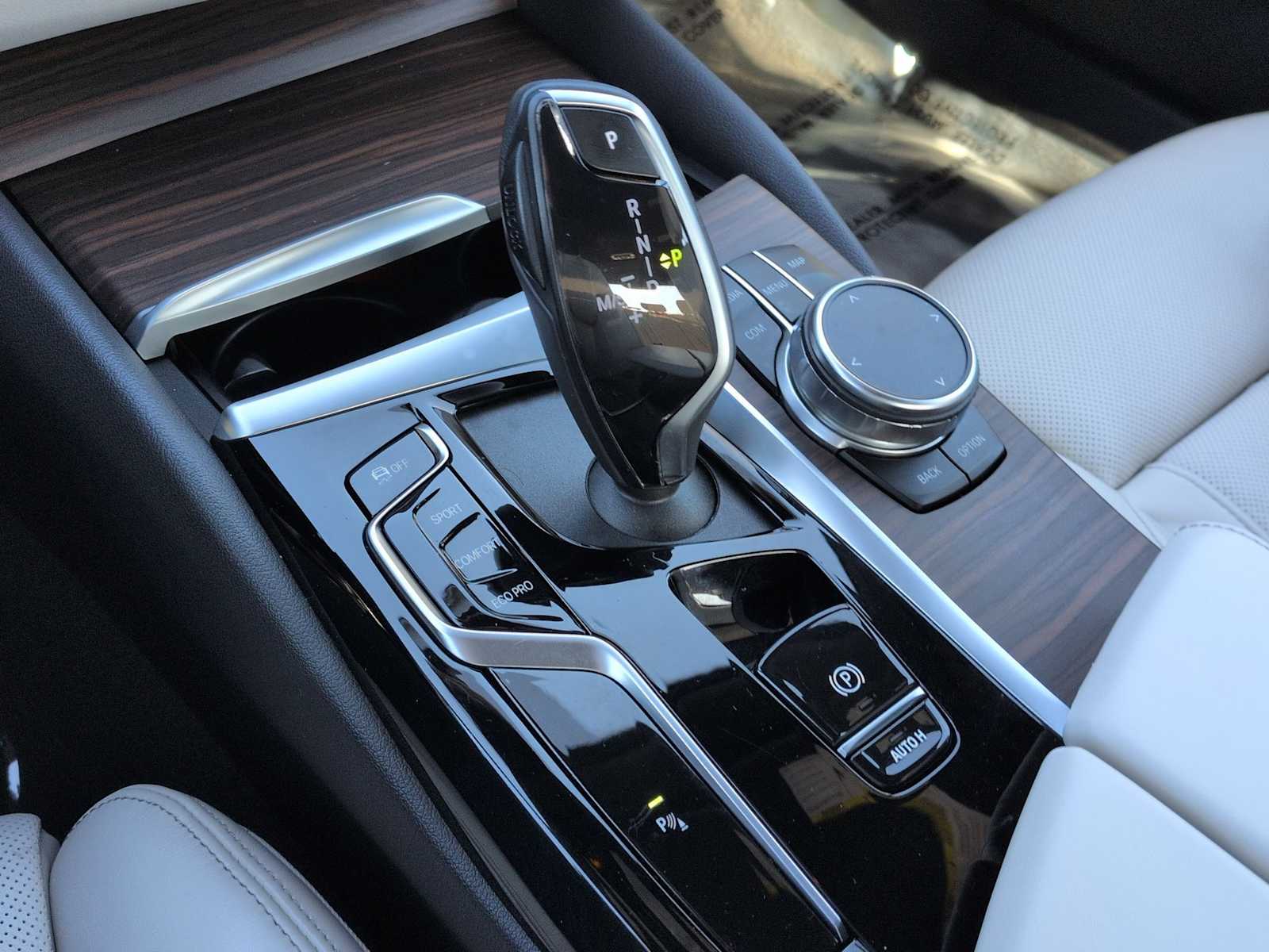Thumbnail: 2023 BMW 5 Series - 35