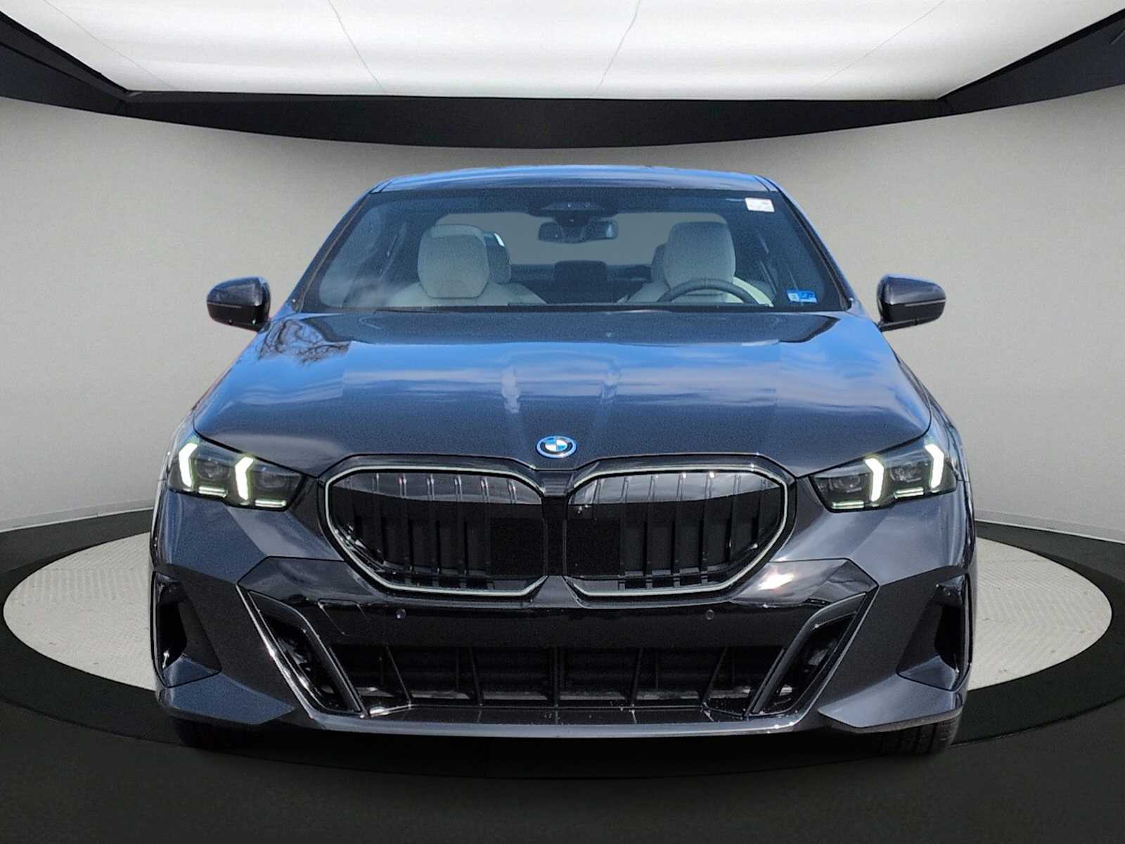 Thumbnail: 2026 BMW 5 Series - 3