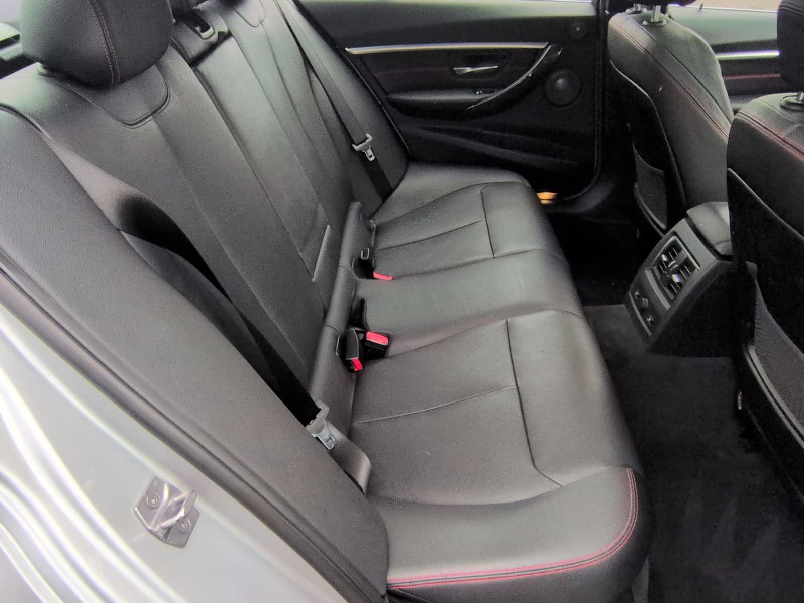 Thumbnail: 2017 BMW 3 Series - 21