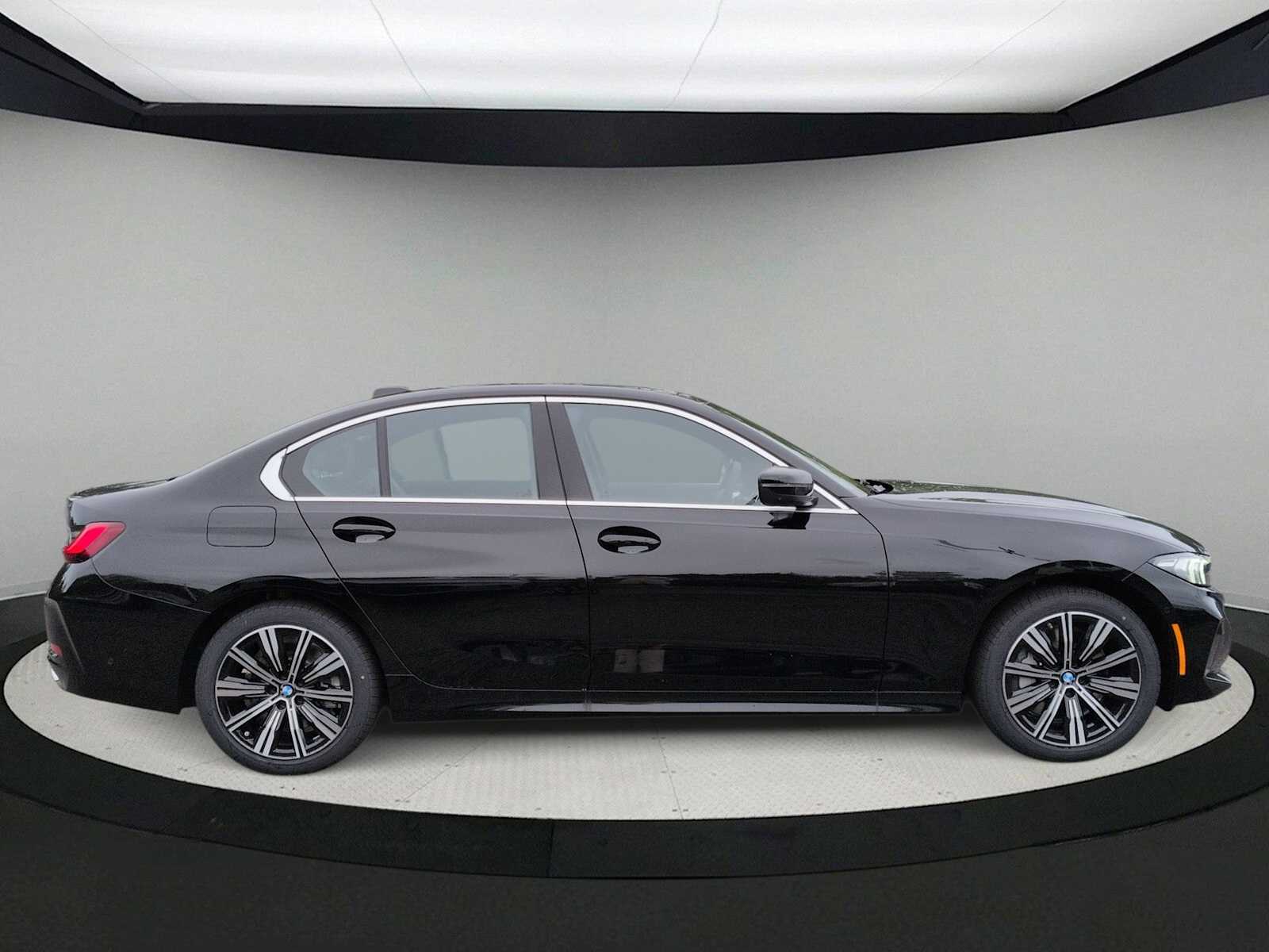 Thumbnail: 2026 BMW 3 Series - 9