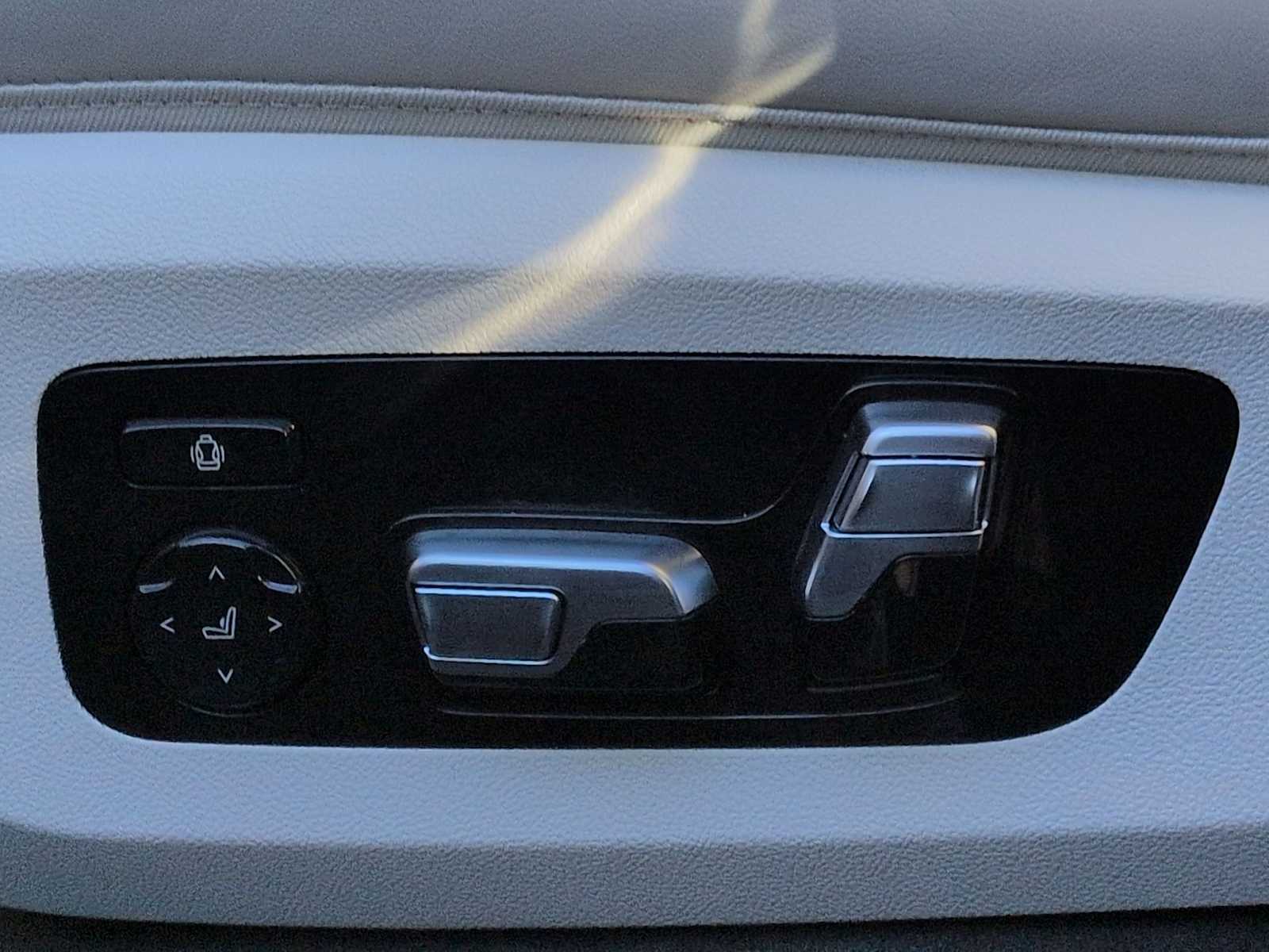 Thumbnail: 2023 BMW X7 - 18