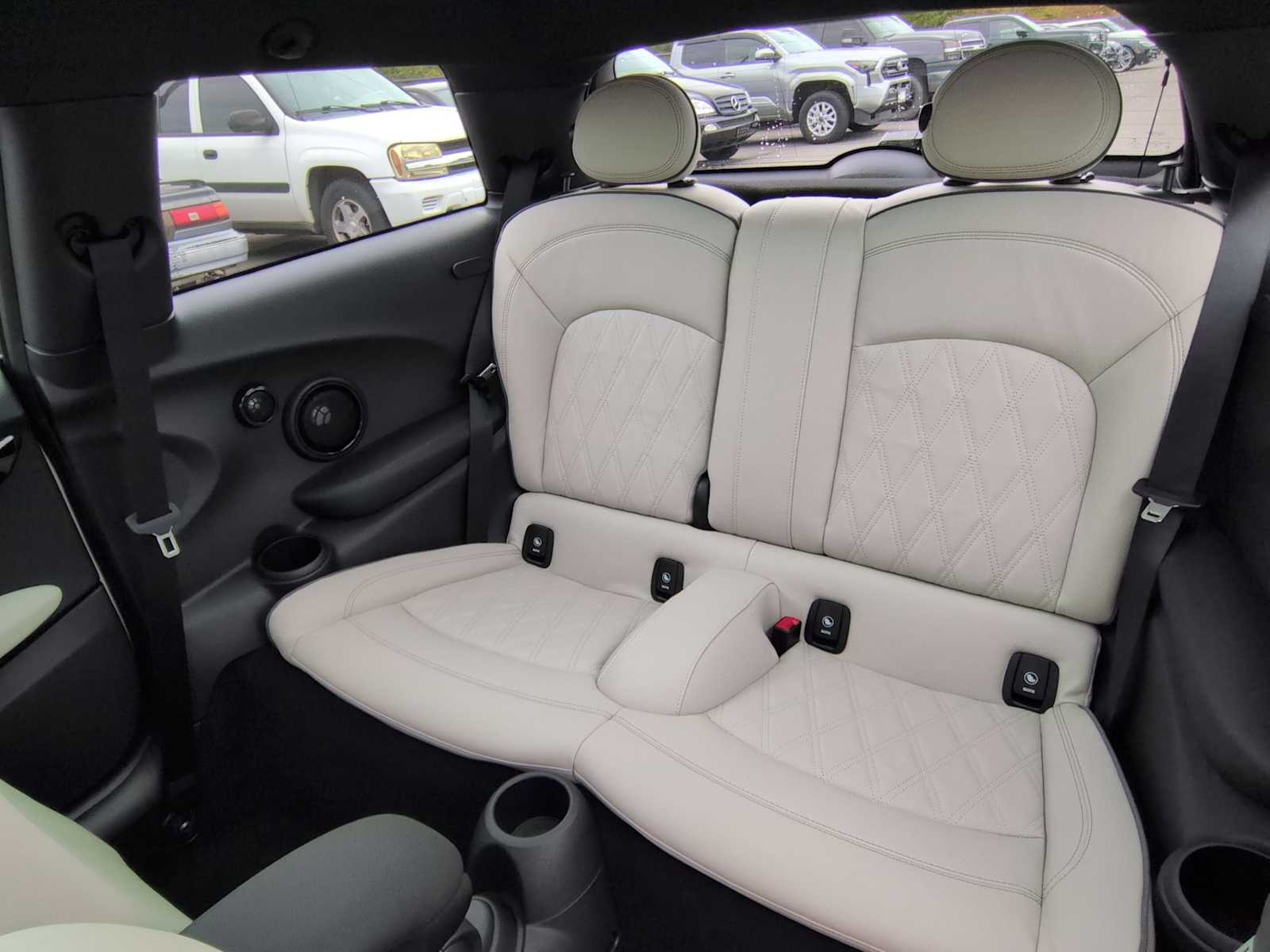 Thumbnail: 2023 MINI Cooper Hardtop - 21
