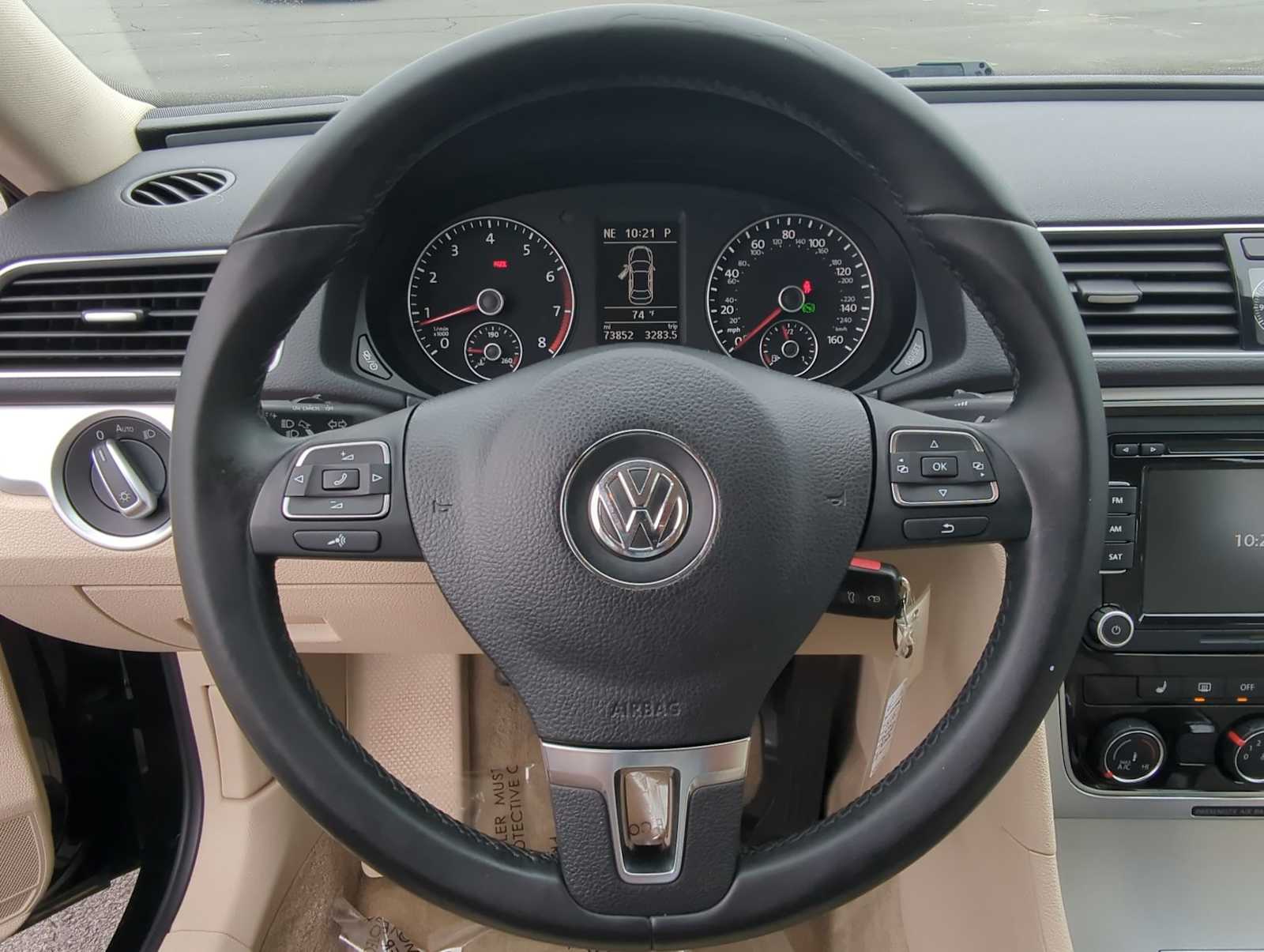 Thumbnail: 2013 Volkswagen Passat - 22