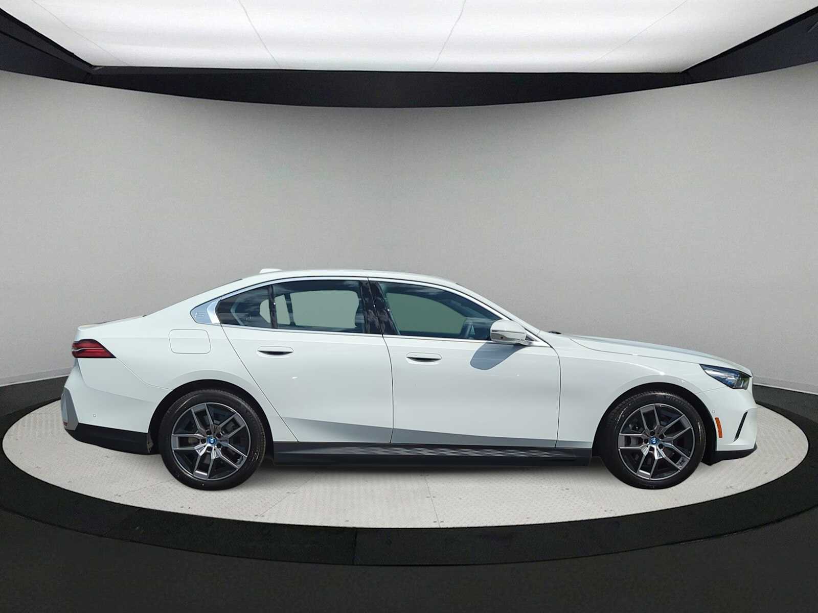 Thumbnail: 2024 BMW i5 - 9