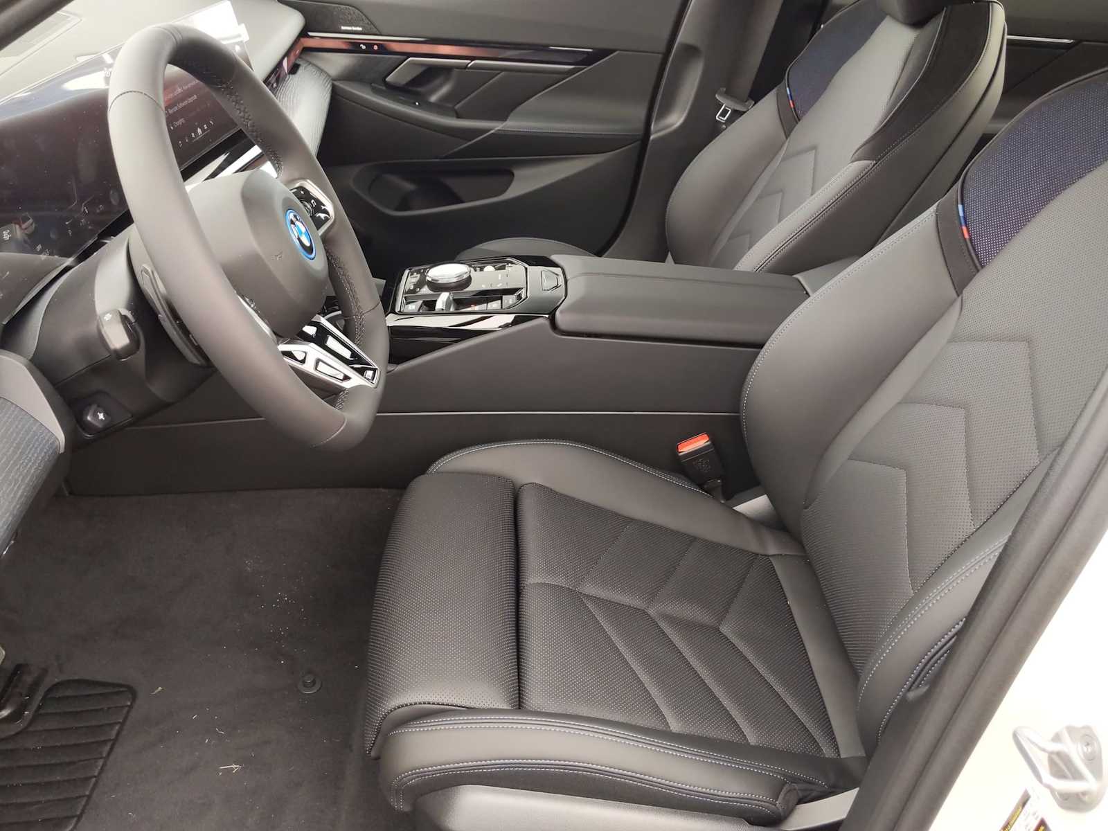 Thumbnail: 2025 BMW i5 - 16