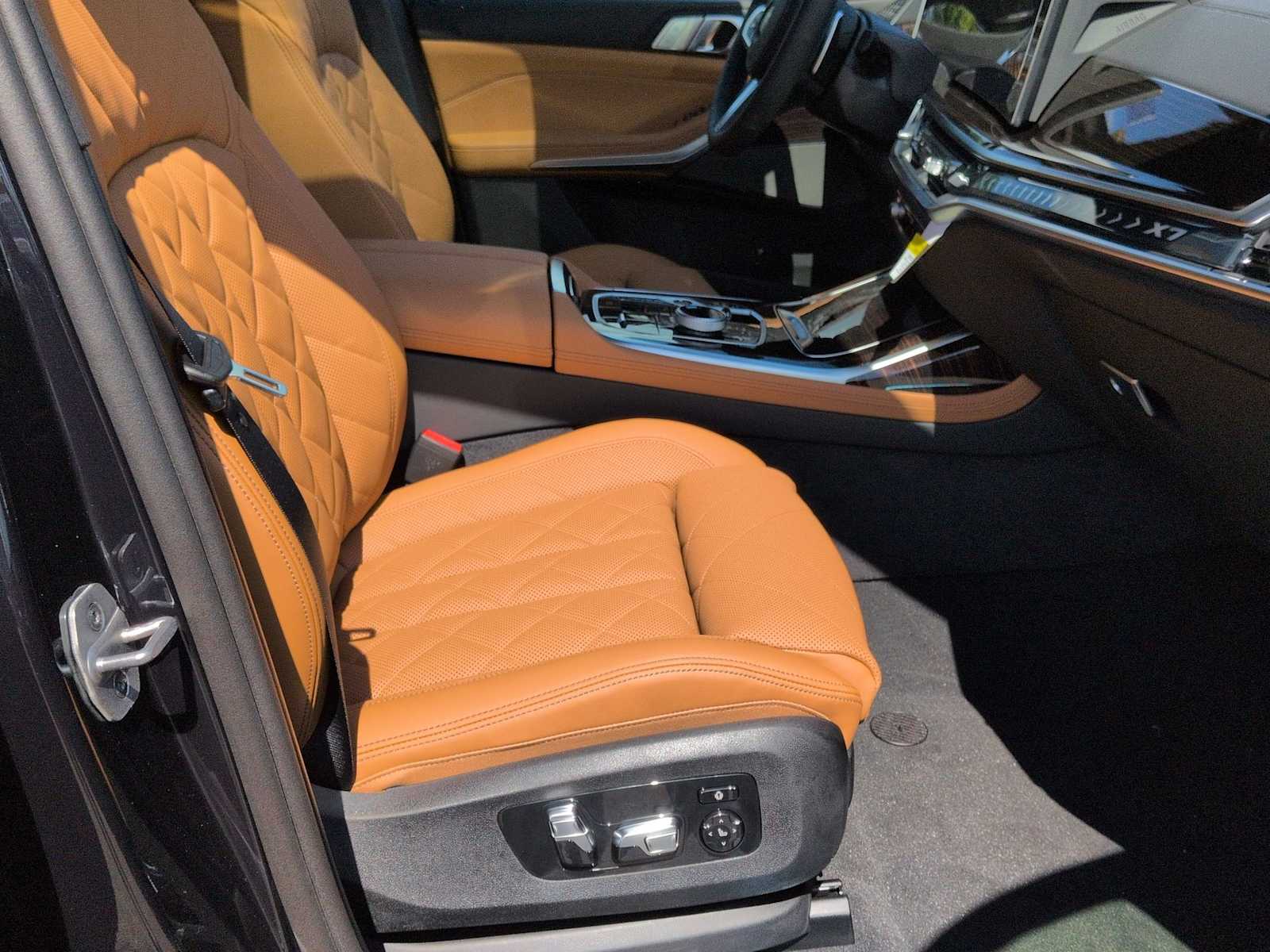 Thumbnail: 2027 BMW X7 - 24