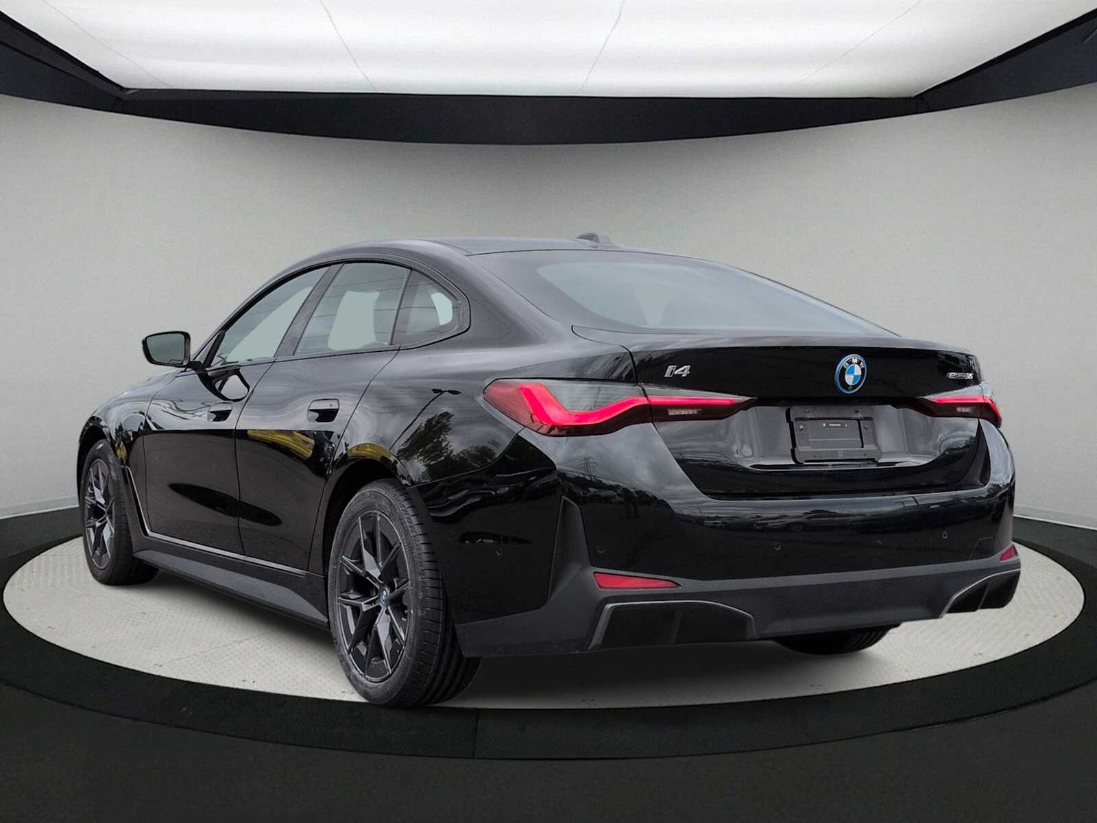 Thumbnail: 2023 BMW i4 - 6