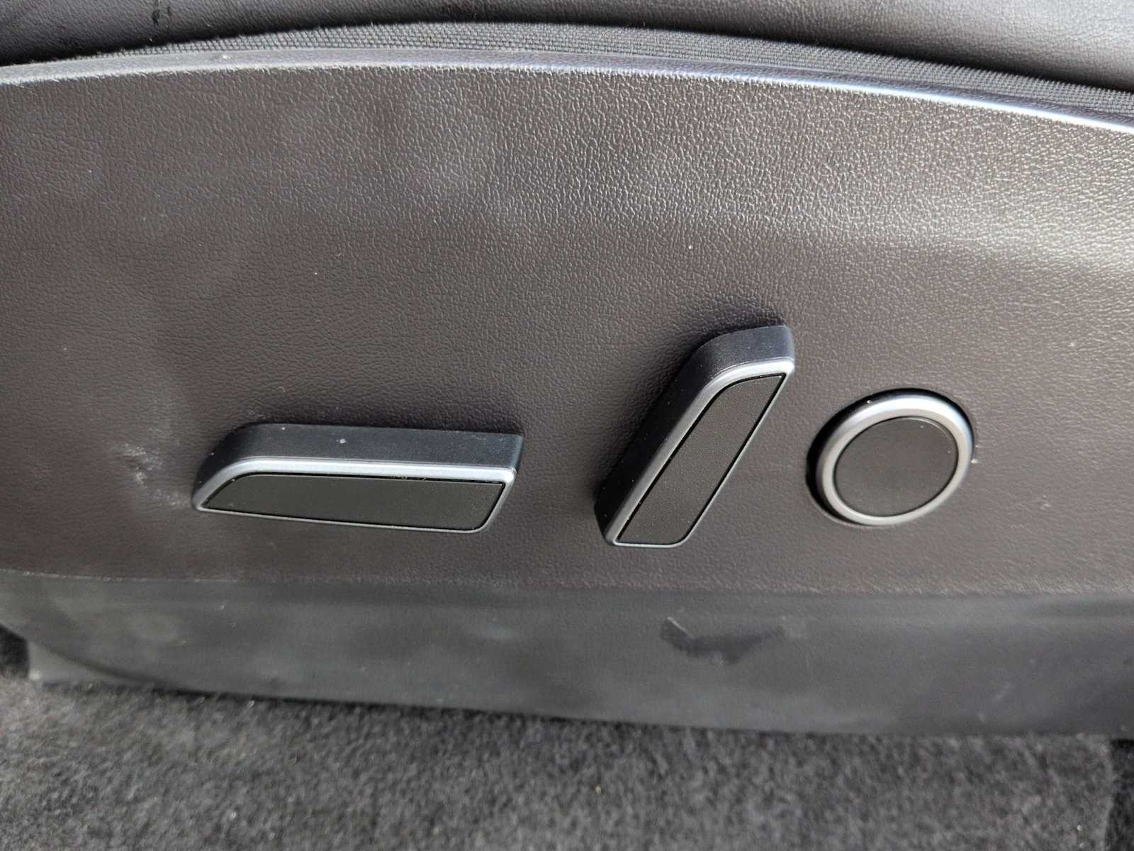 Thumbnail: 2022 Tesla Model Y - 17