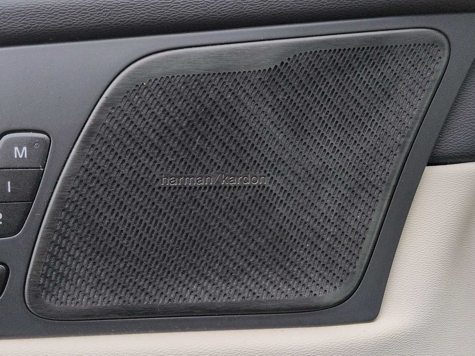 Thumbnail: 2020 Volvo XC60 - 32