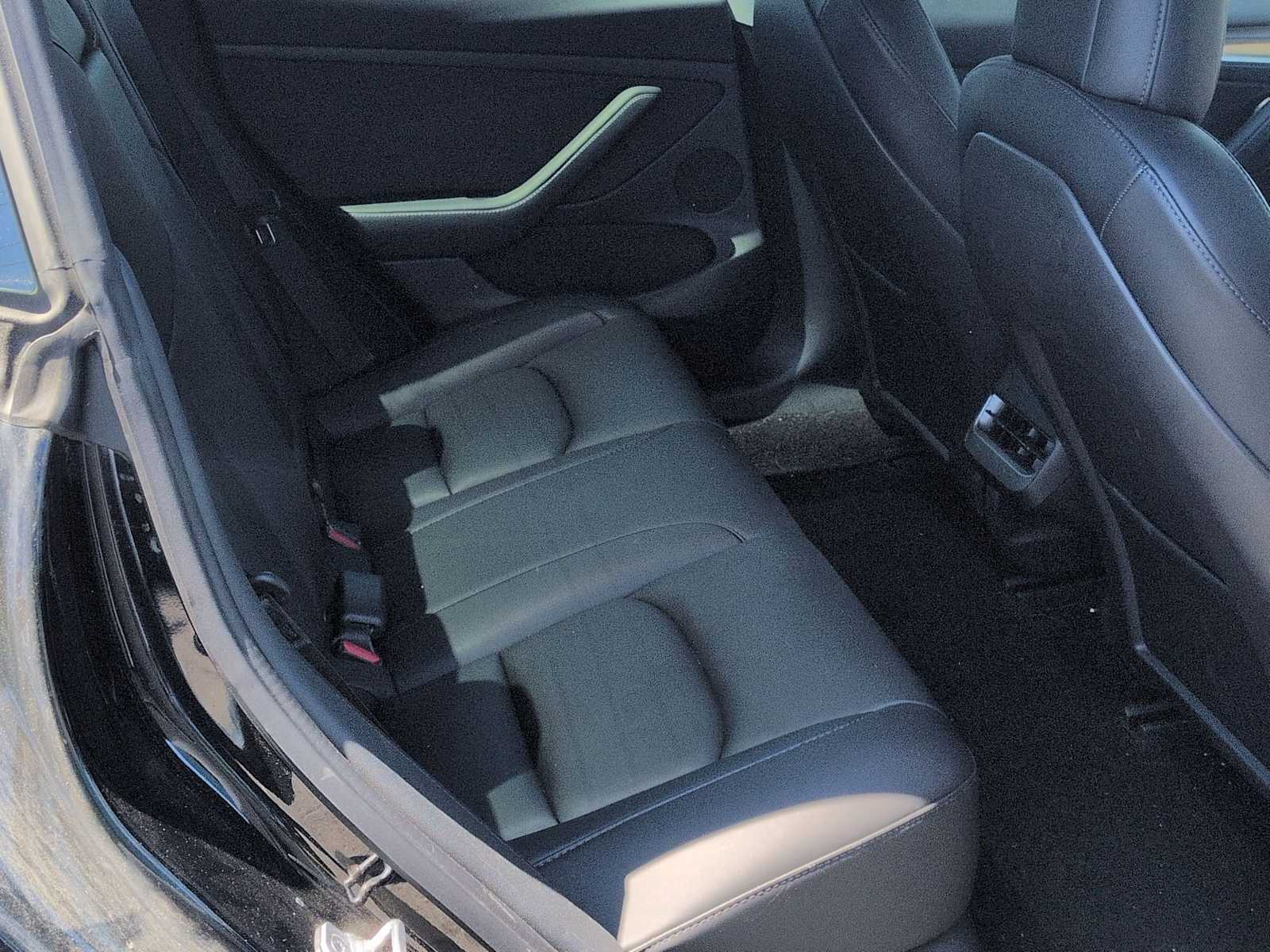Thumbnail: 2022 Tesla Model 3 - 21
