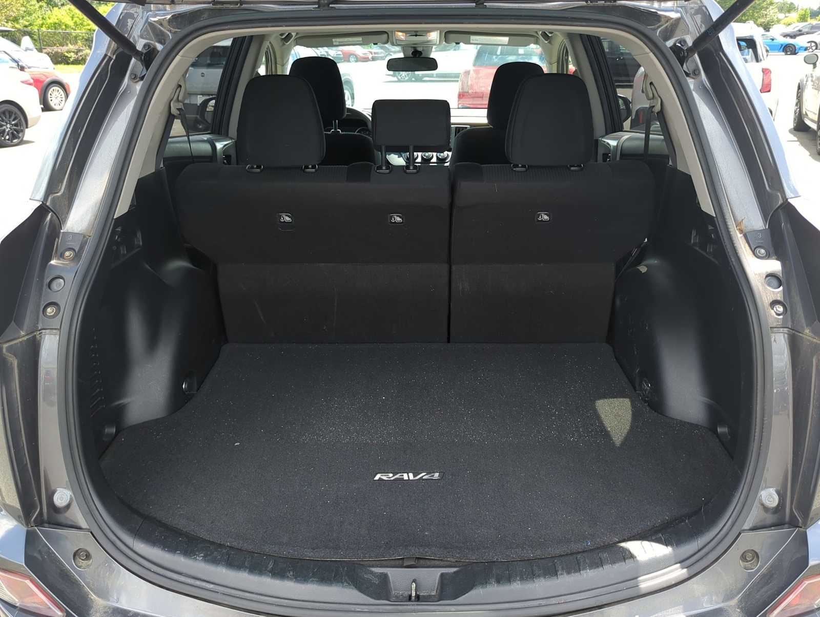 Thumbnail: 2018 Toyota RAV4 - 32