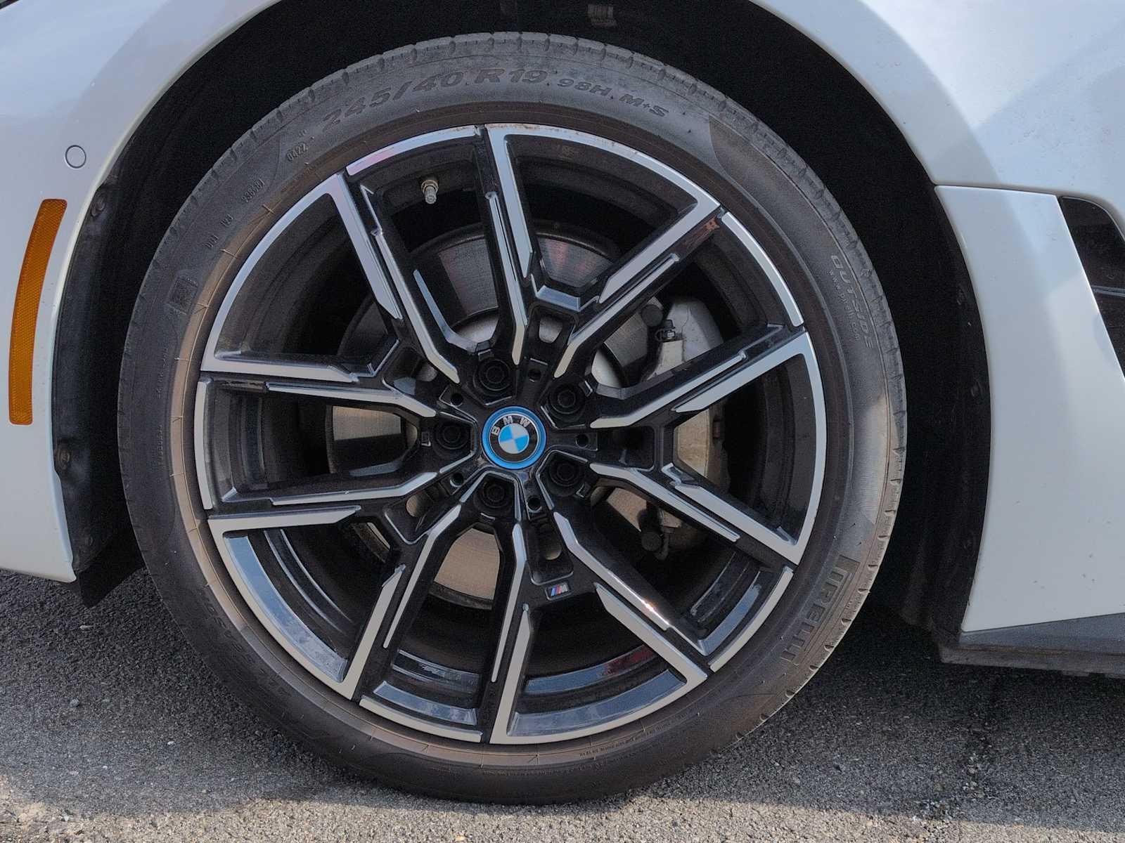 Thumbnail: 2022 BMW i4 - 14