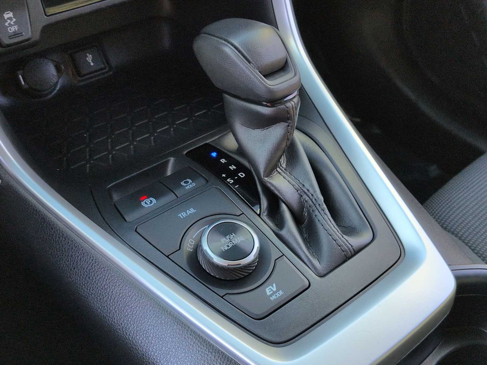 Thumbnail: 2021 Toyota RAV4 - 31