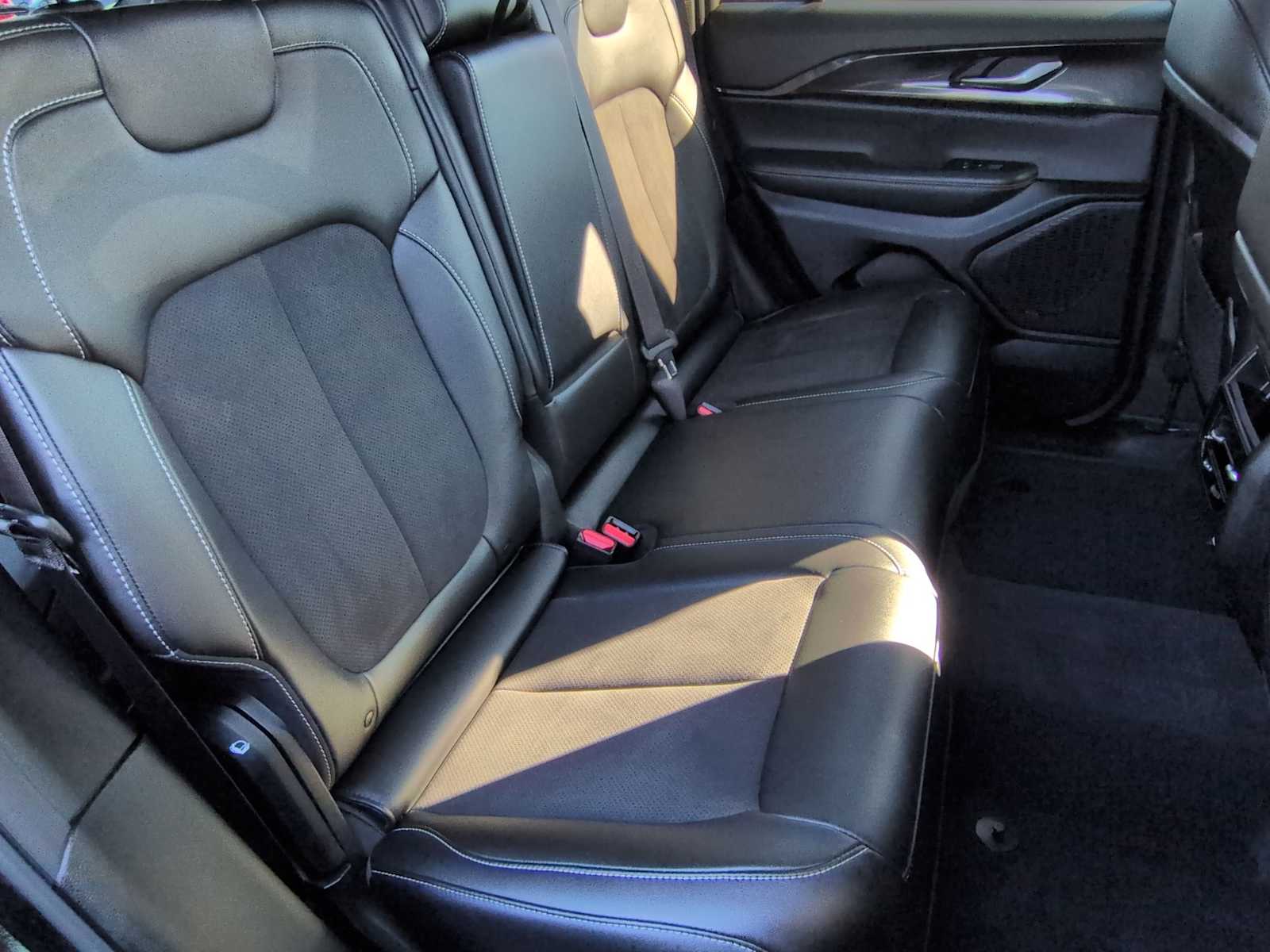 Thumbnail: 2023 Jeep Grand Cherokee - 20