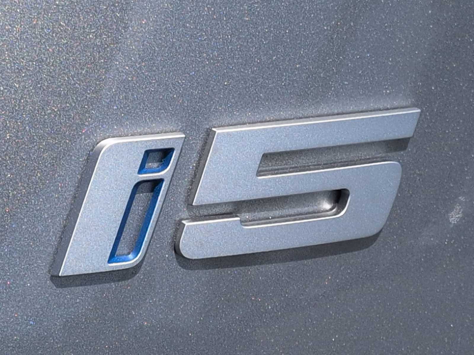 Thumbnail: 2026 BMW i5 - 13