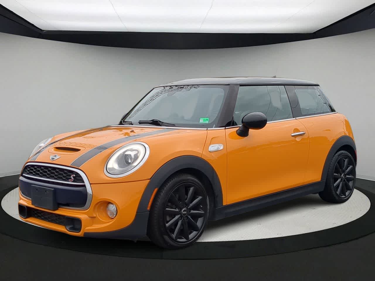 Thumbnail: 2017 MINI Cooper Hardtop - 4