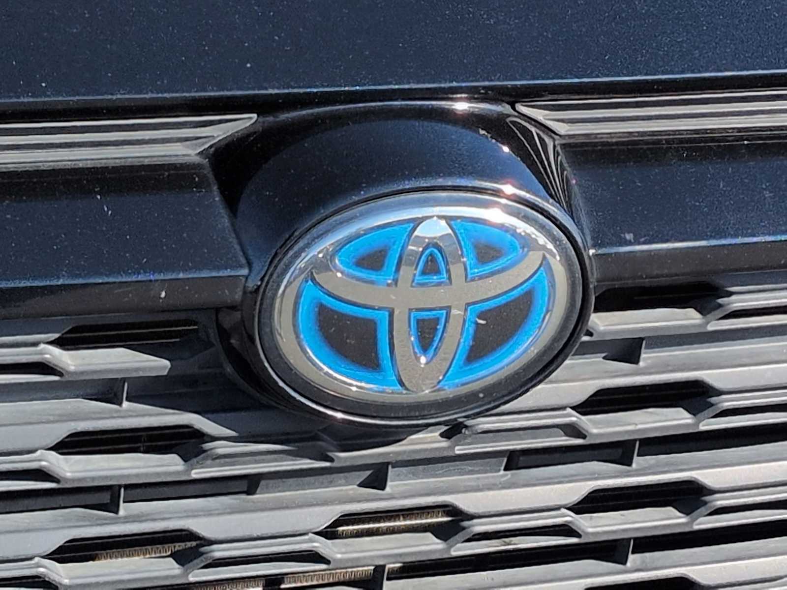 Thumbnail: 2021 Toyota RAV4 - 11
