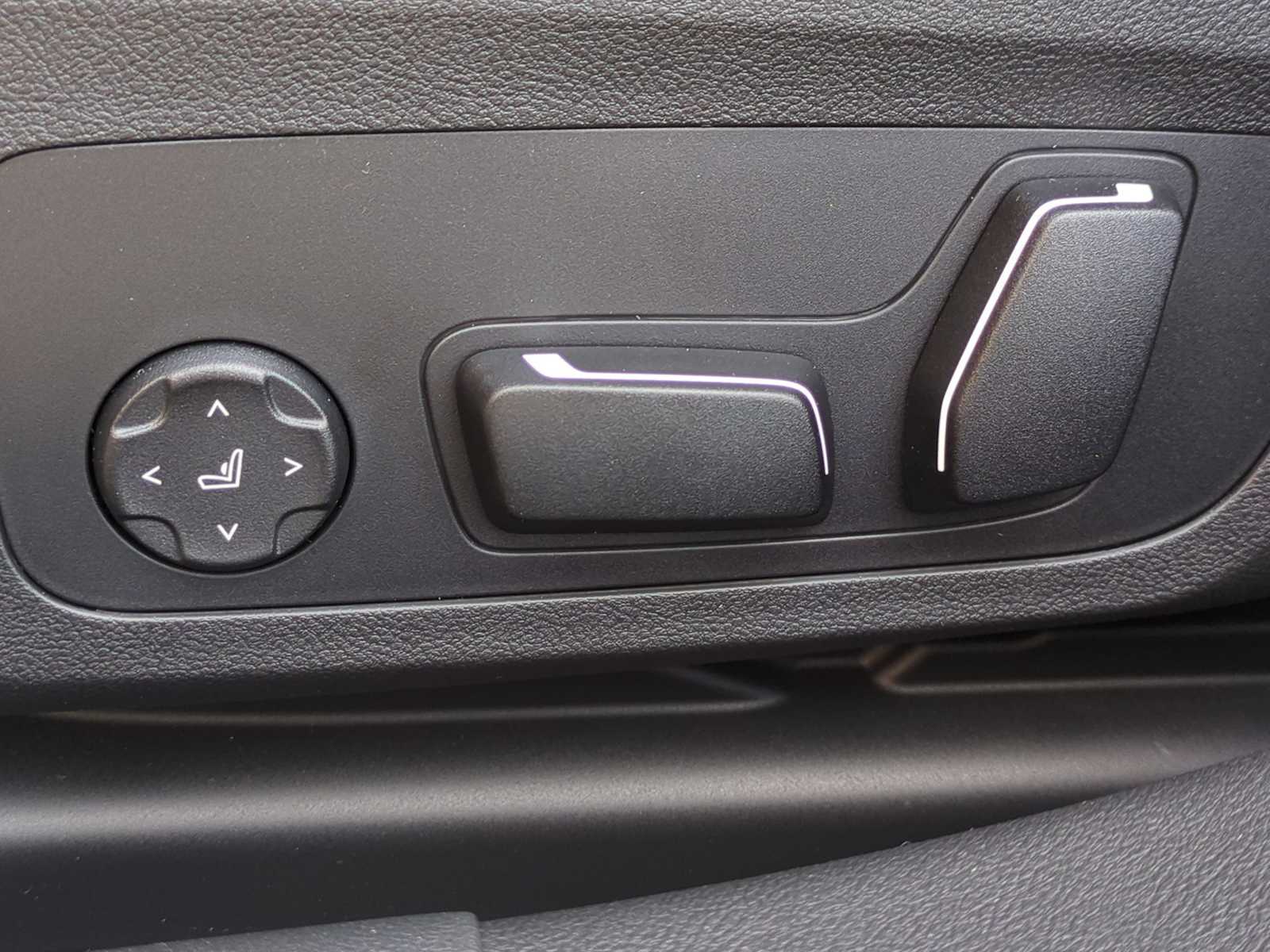 Thumbnail: 2025 BMW i4 - 17