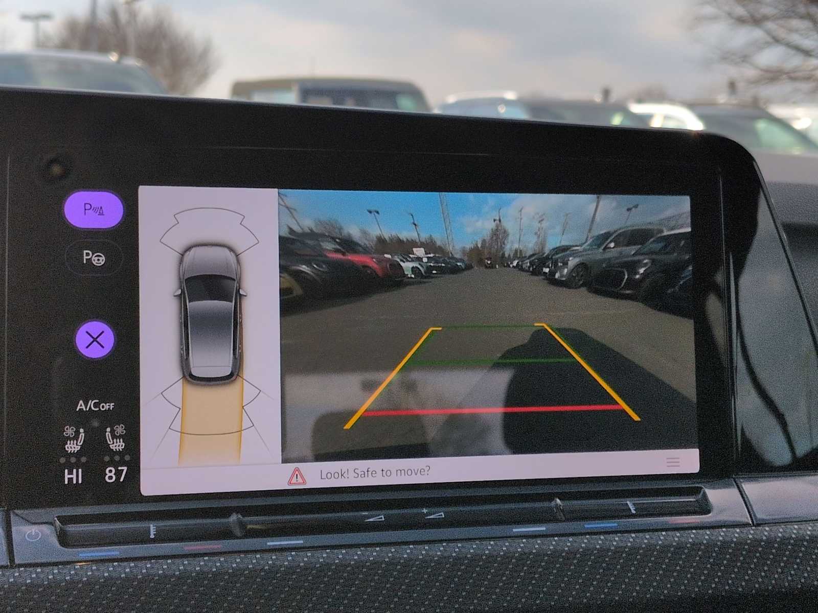 Thumbnail: 2024 Volkswagen Golf - 32