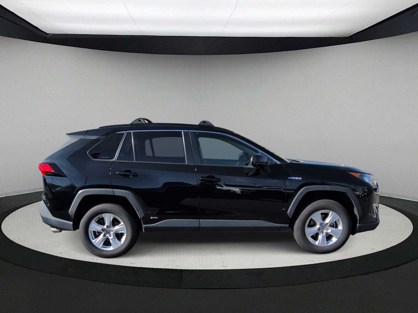 Thumbnail: 2021 Toyota RAV4 - 9