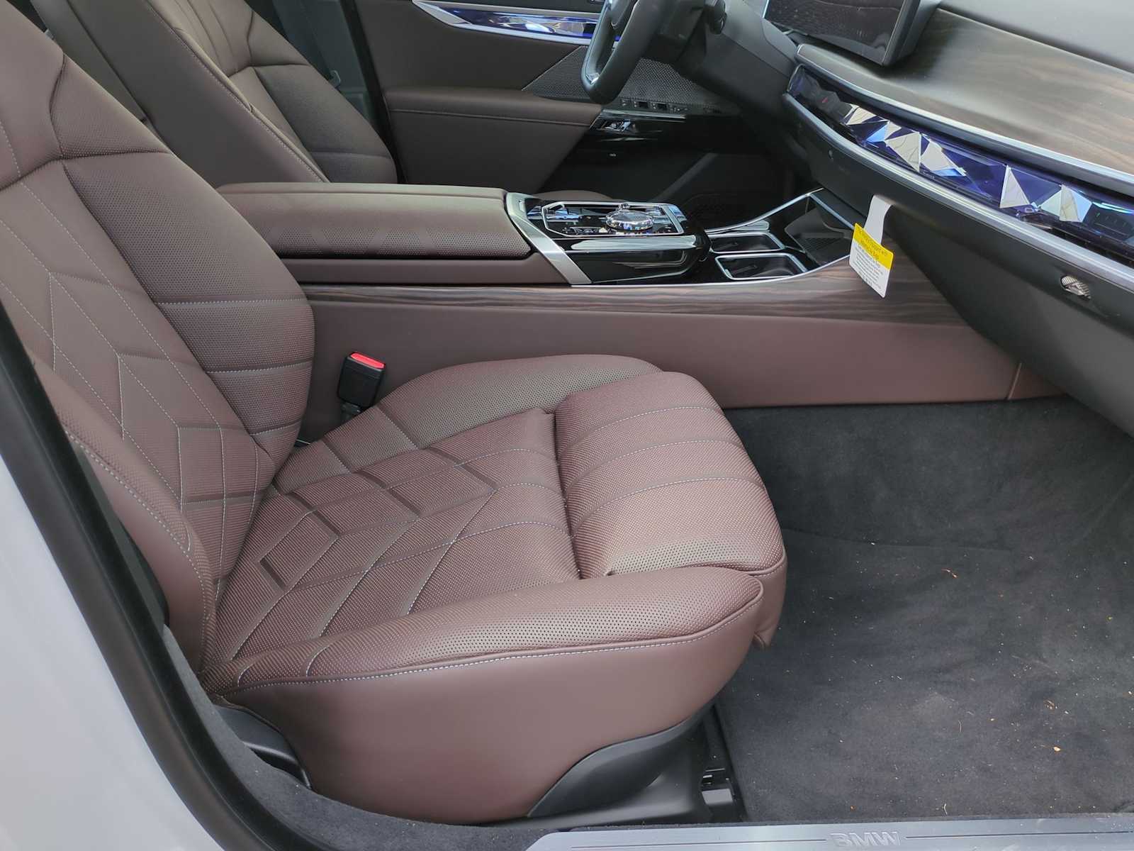 Thumbnail: 2024 BMW i7 - 23