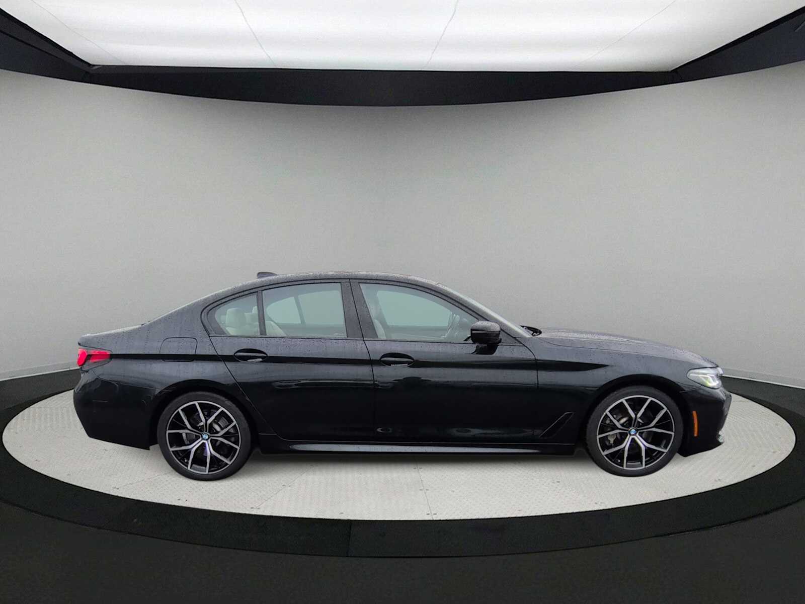Thumbnail: 2023 BMW 5 Series - 9