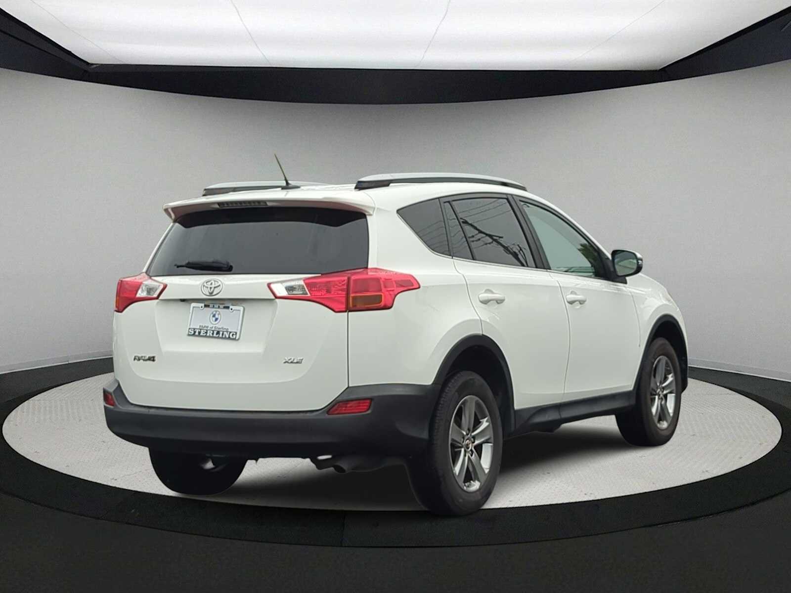 Thumbnail: 2015 Toyota RAV4 - 8