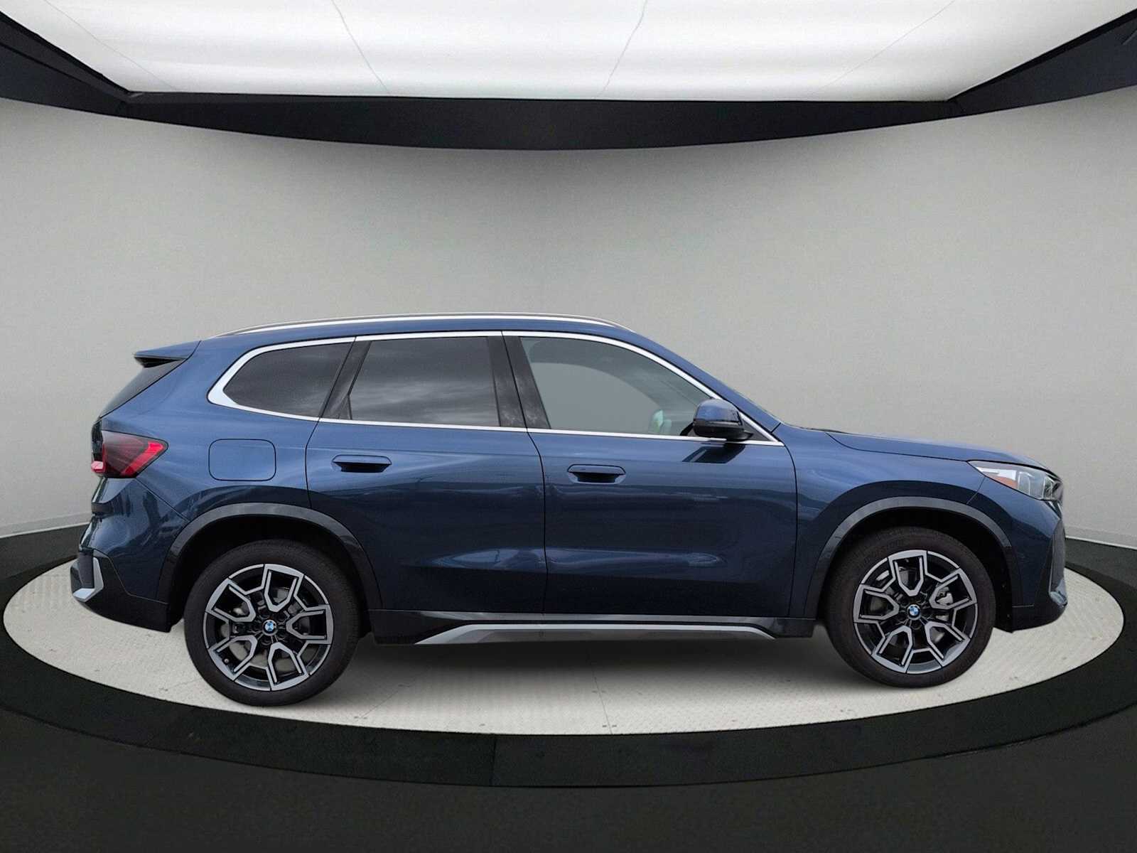 Thumbnail: 2025 BMW X1 - 9