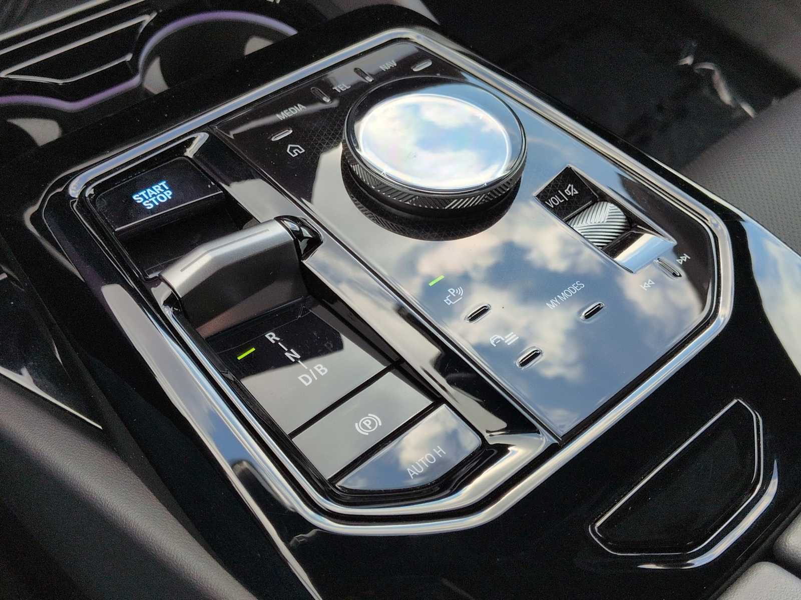 Thumbnail: 2025 BMW i5 - 34