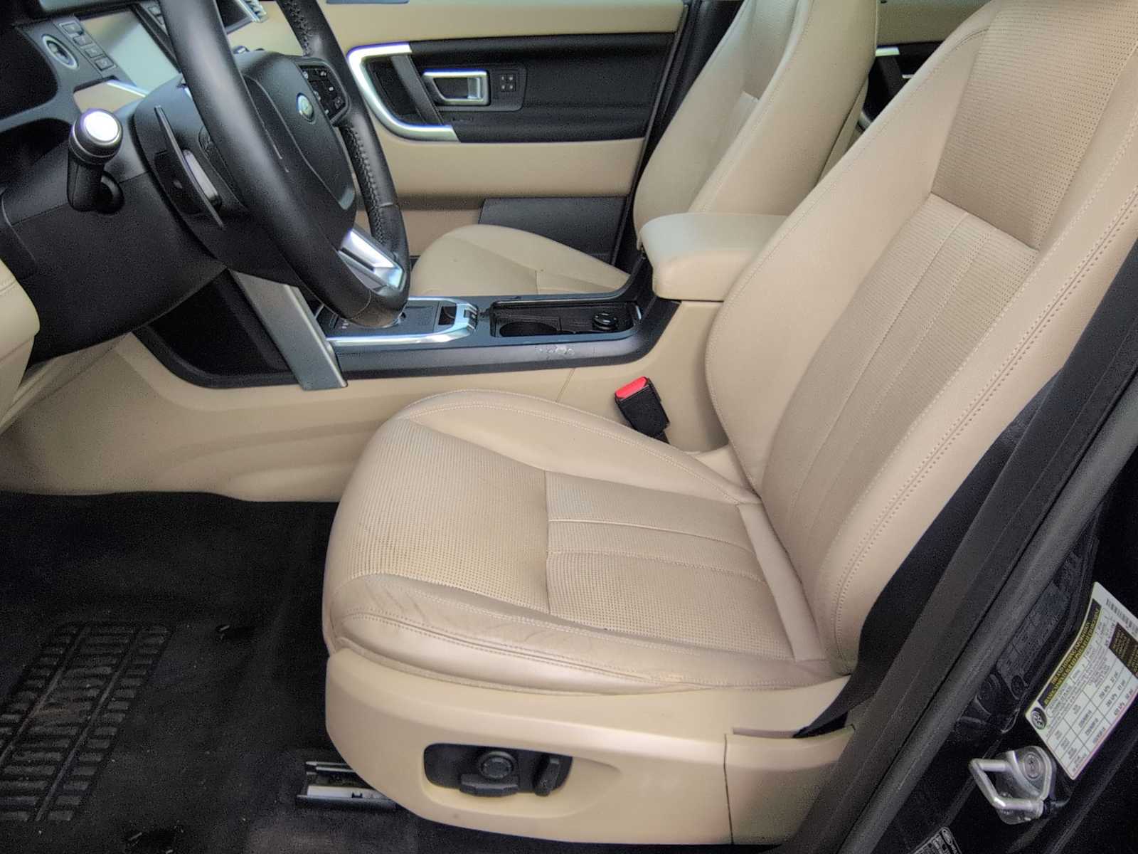 Thumbnail: 2016 Land Rover Discovery Sport - 16