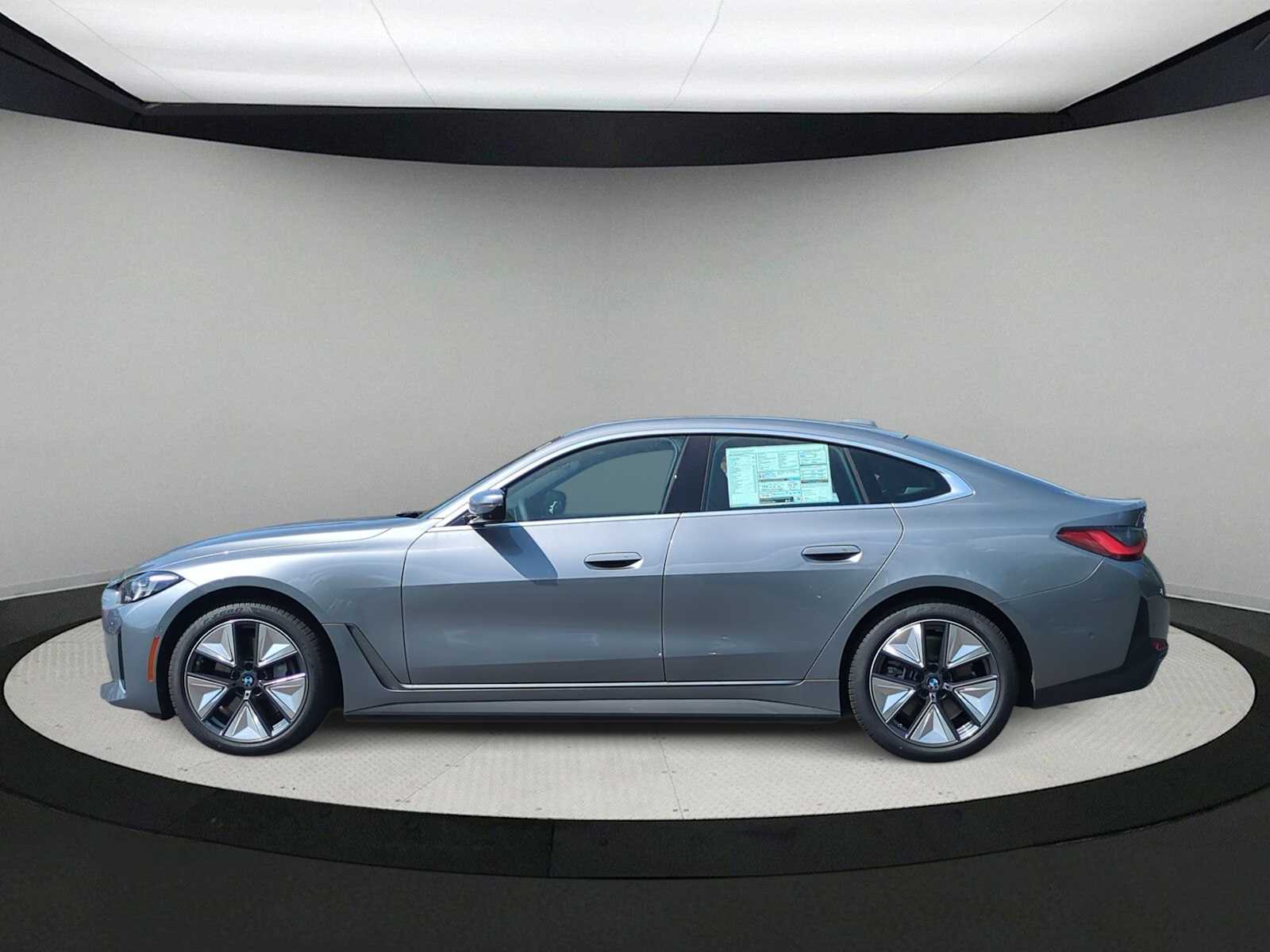 Thumbnail: 2025 BMW i4 - 5