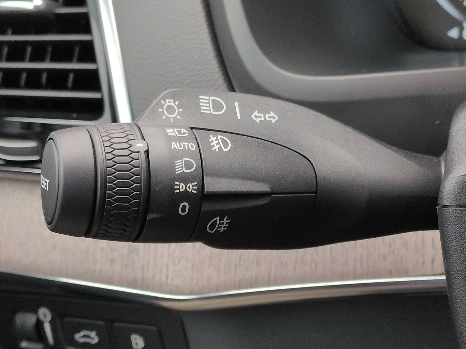 Thumbnail: 2022 Volvo XC90 - 29