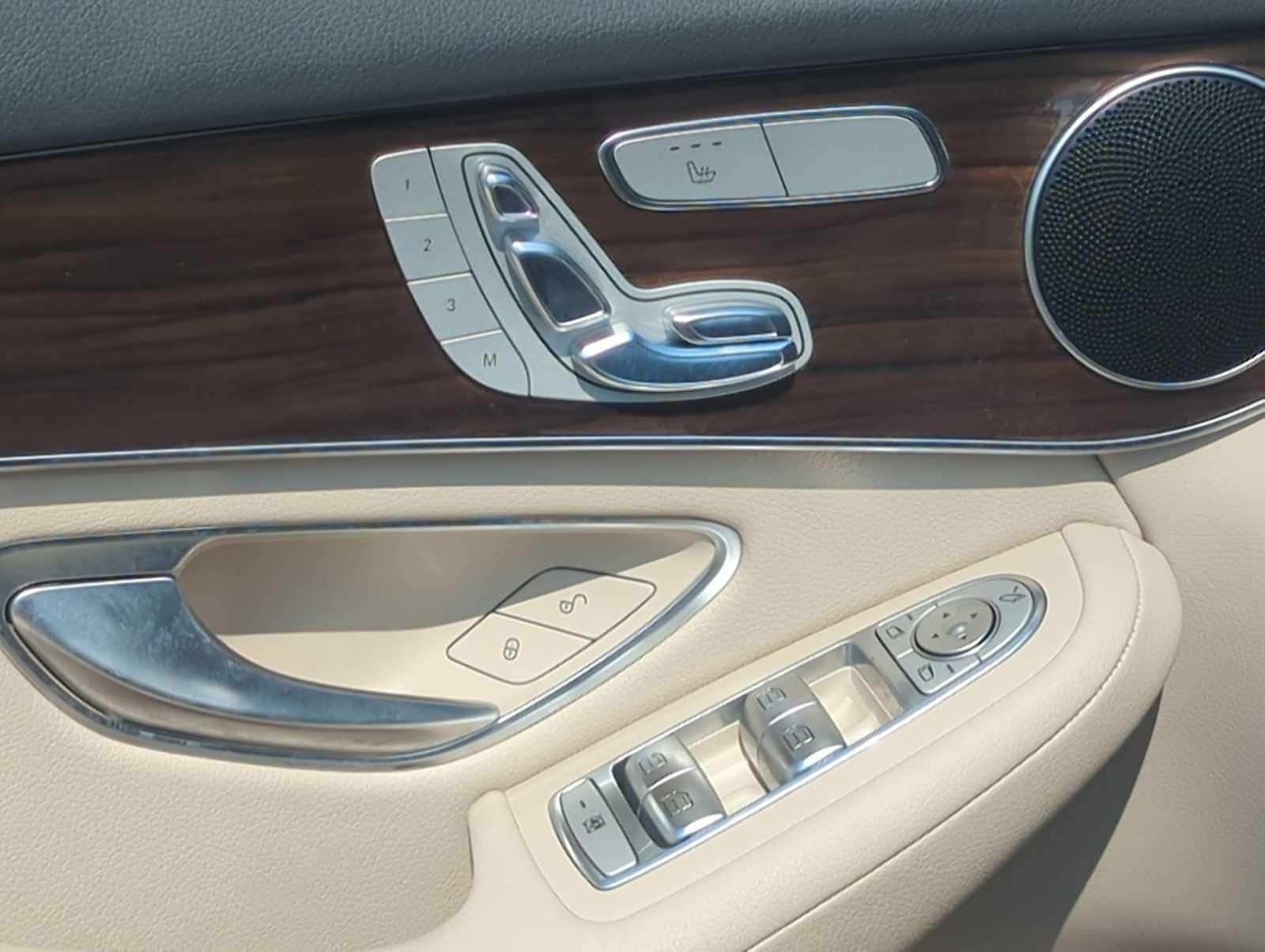 Thumbnail: 2016 Mercedes-Benz GLC - 17
