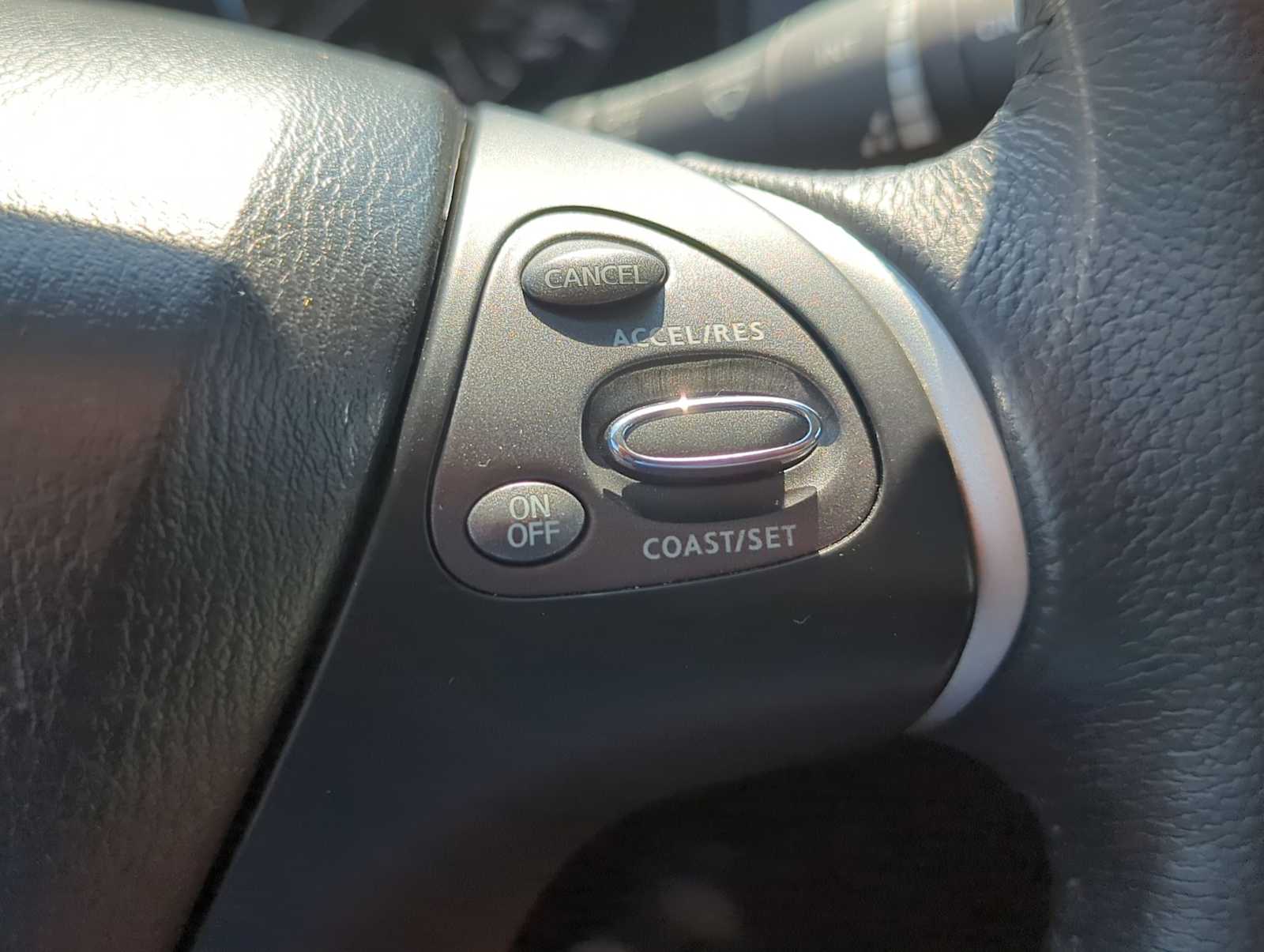 Thumbnail: 2016 Nissan Pathfinder - 25