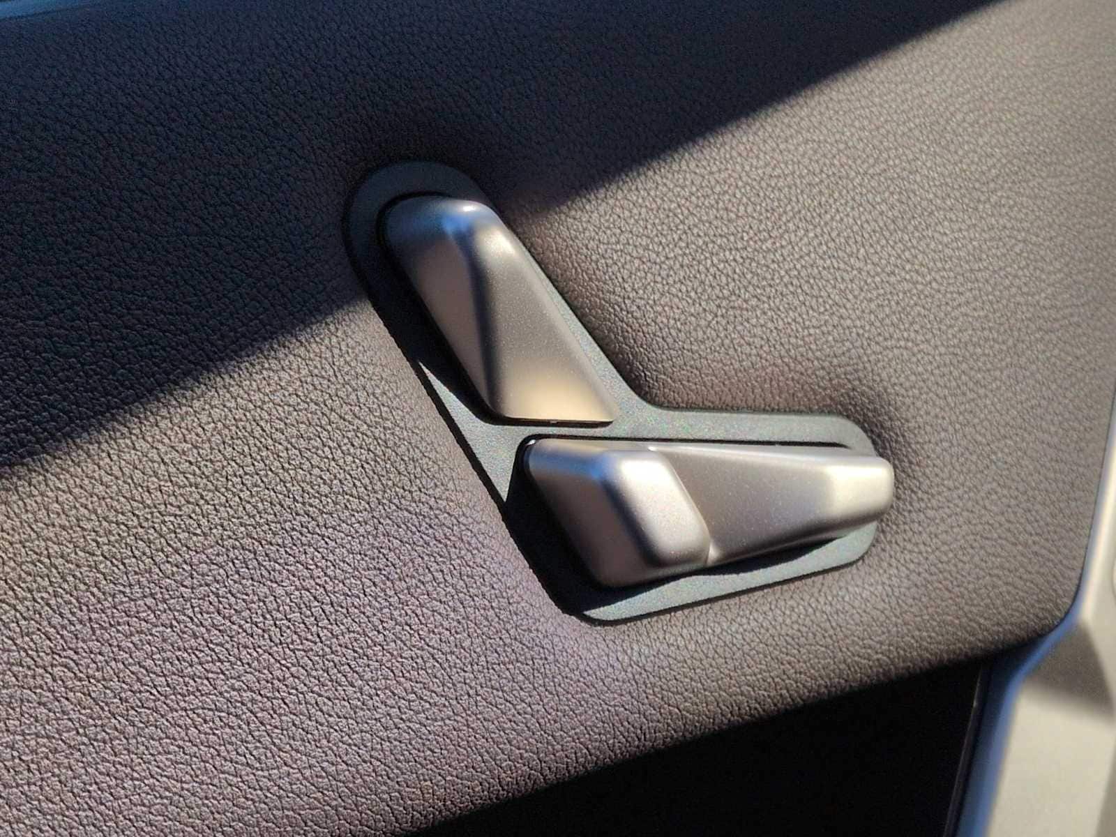 Thumbnail: 2026 BMW iX - 17