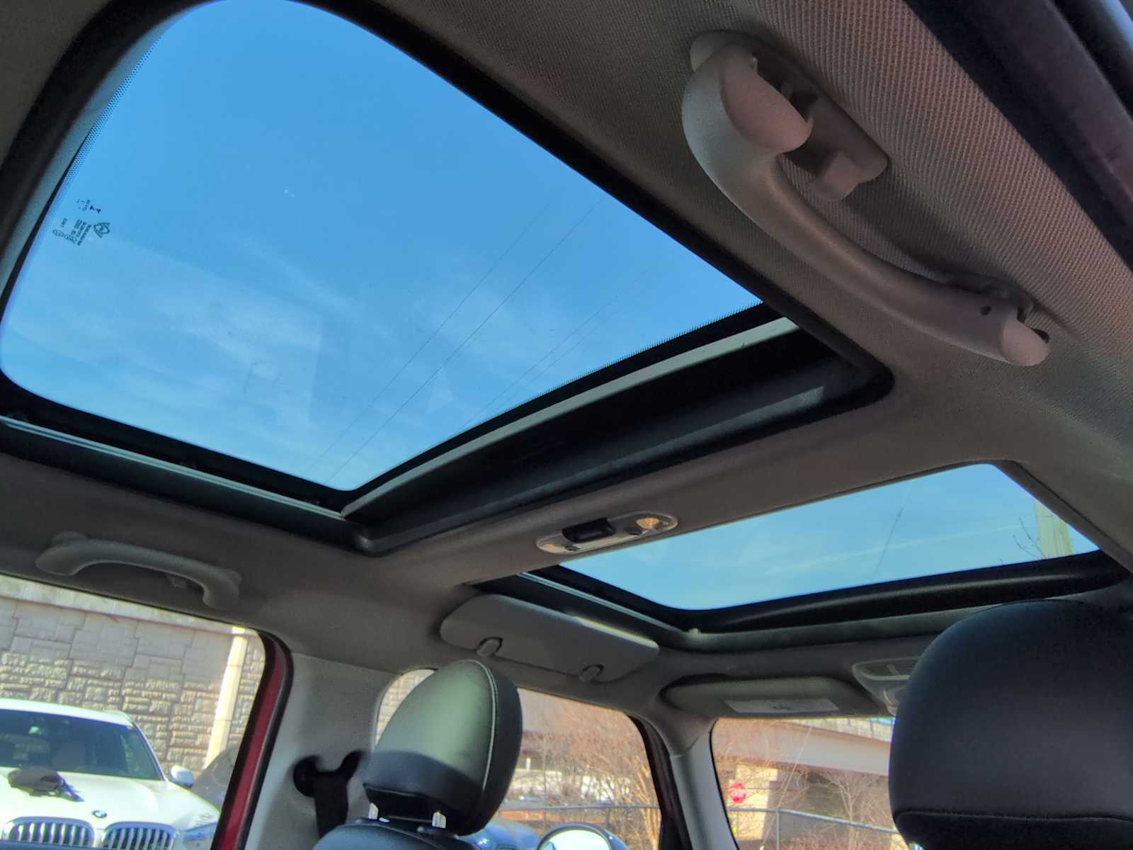 Thumbnail: 2019 MINI Cooper Hardtop - 23