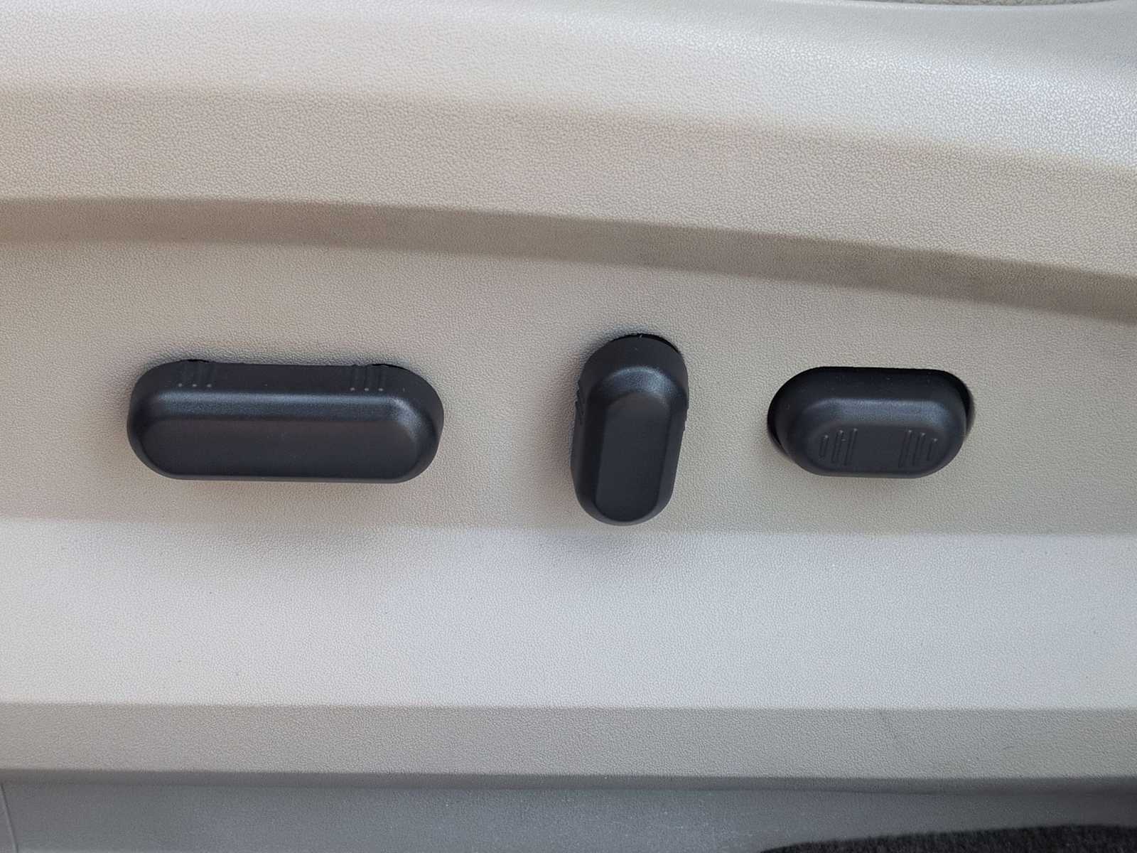 Thumbnail: 2013 Ford Edge - 18