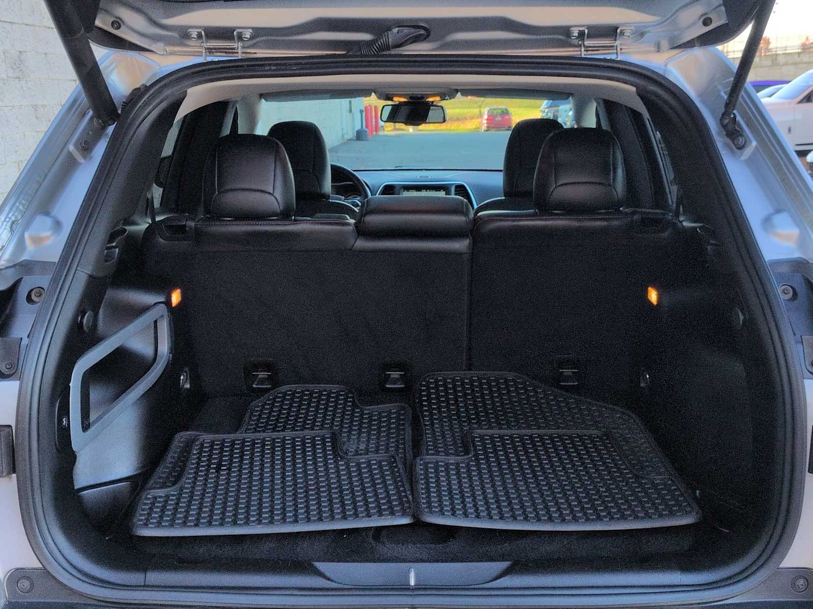 Thumbnail: 2015 Jeep Cherokee - 37