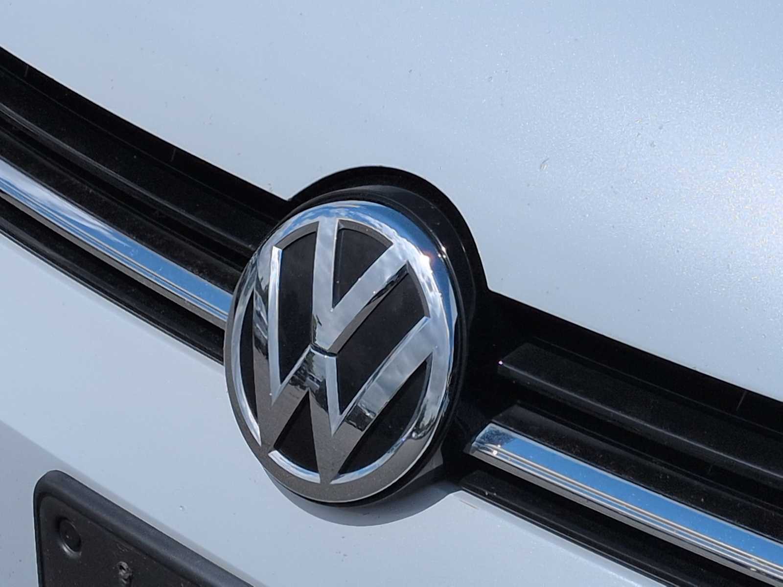 Thumbnail: 2018 Volkswagen e-Golf - 12