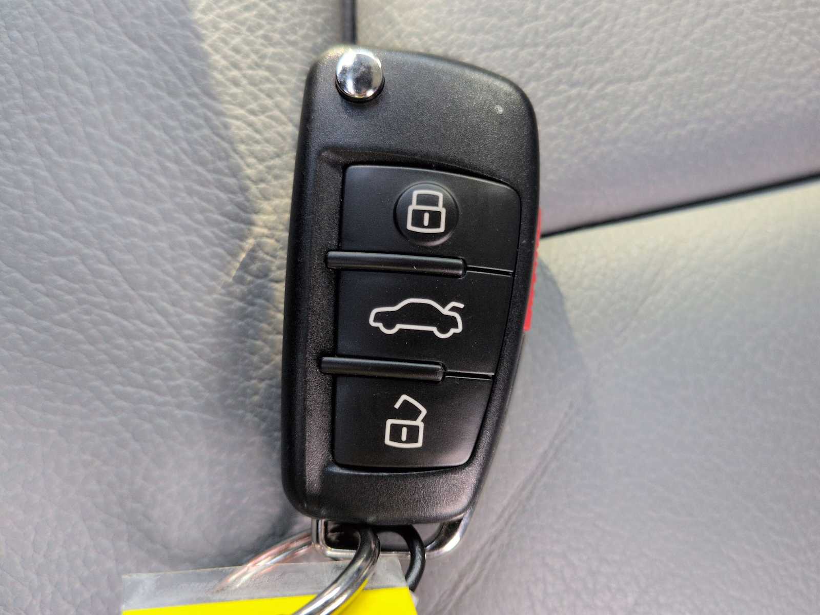 Thumbnail: 2017 Audi A3 e-tron - 38