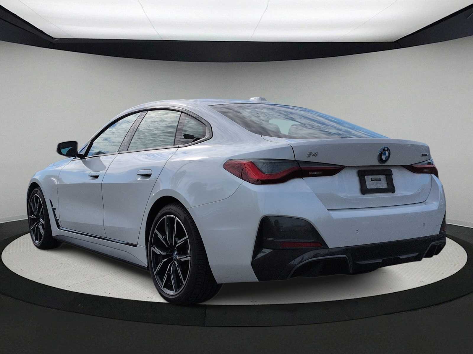 Thumbnail: 2022 BMW i4 - 6