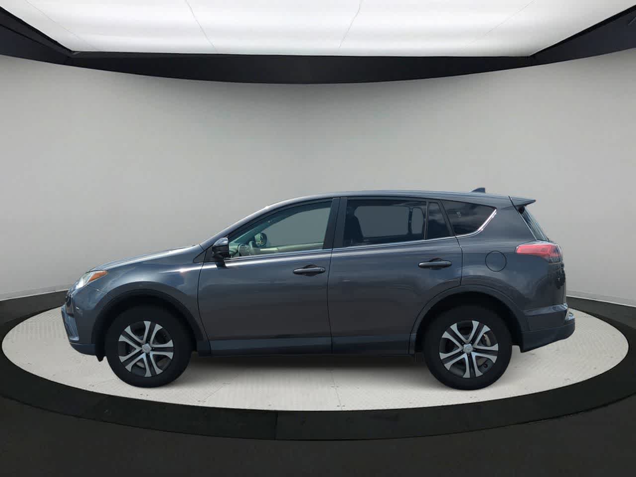 Thumbnail: 2018 Toyota RAV4 - 4
